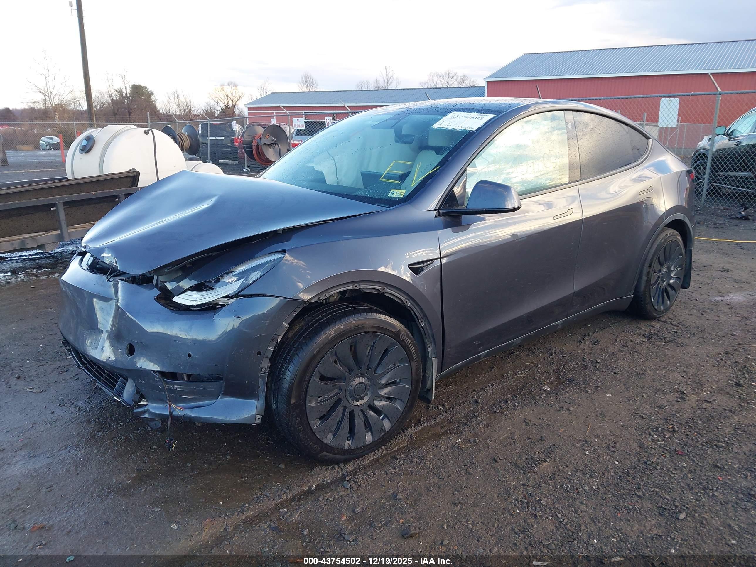 TESLA MODEL image 2