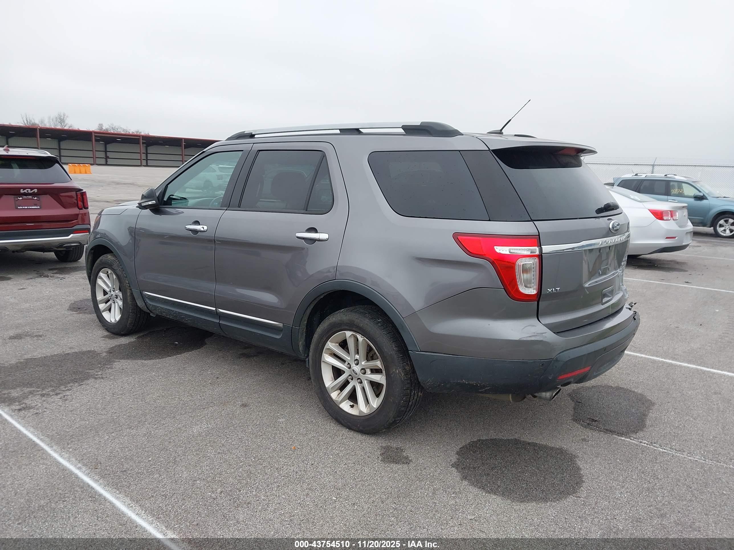 FORD EXPLORER image 3
