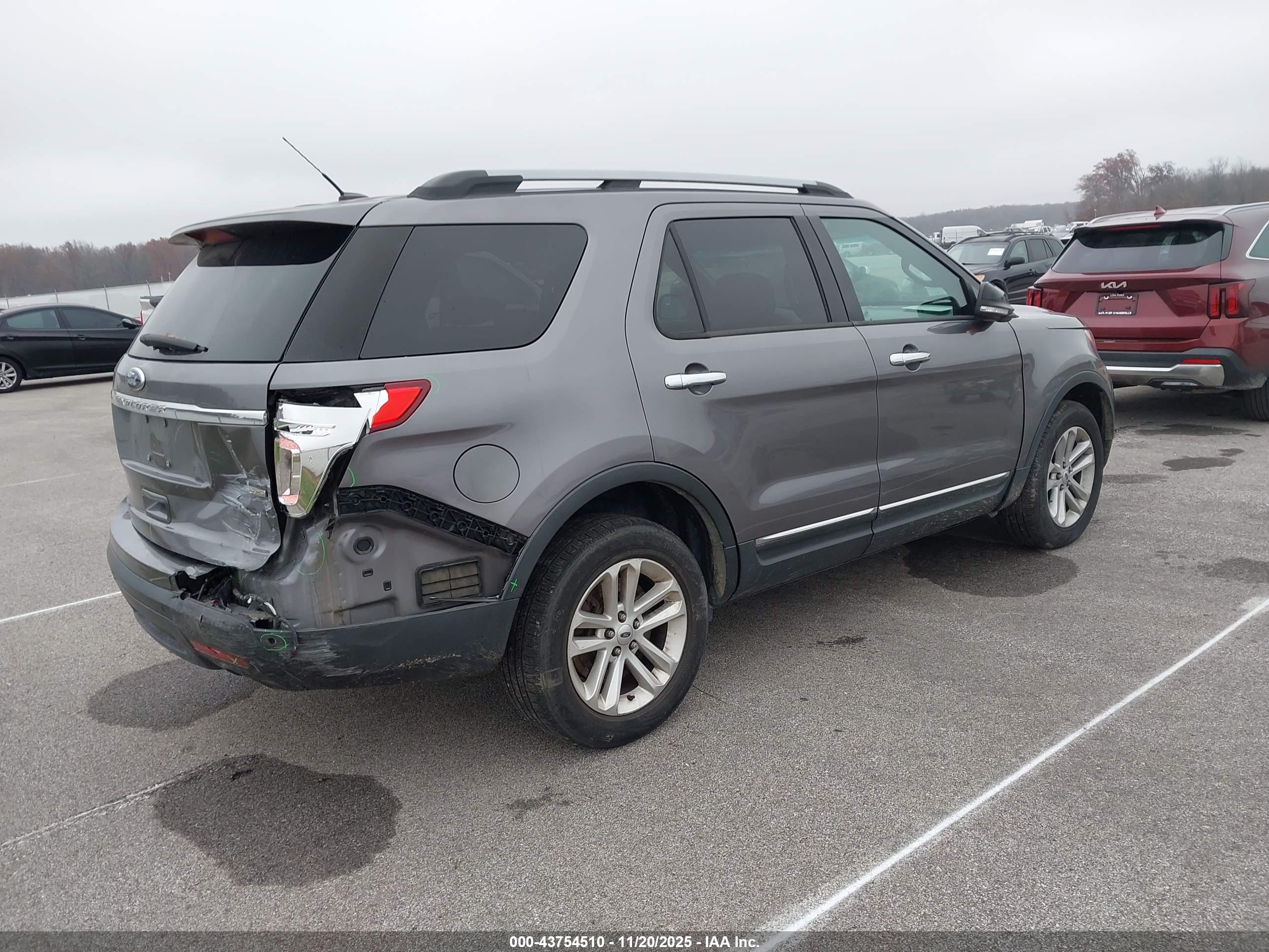 FORD EXPLORER image 4