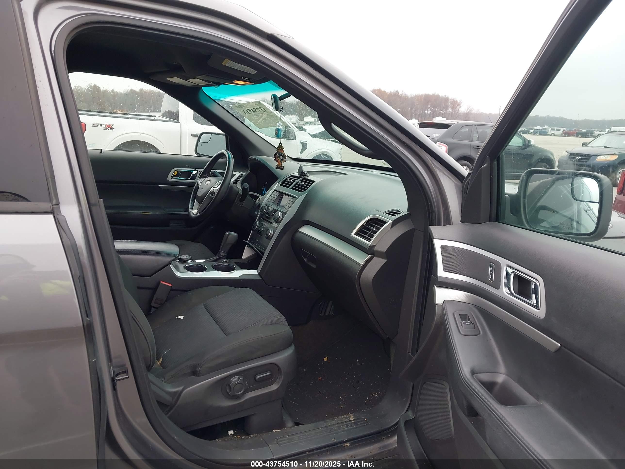 FORD EXPLORER image 5
