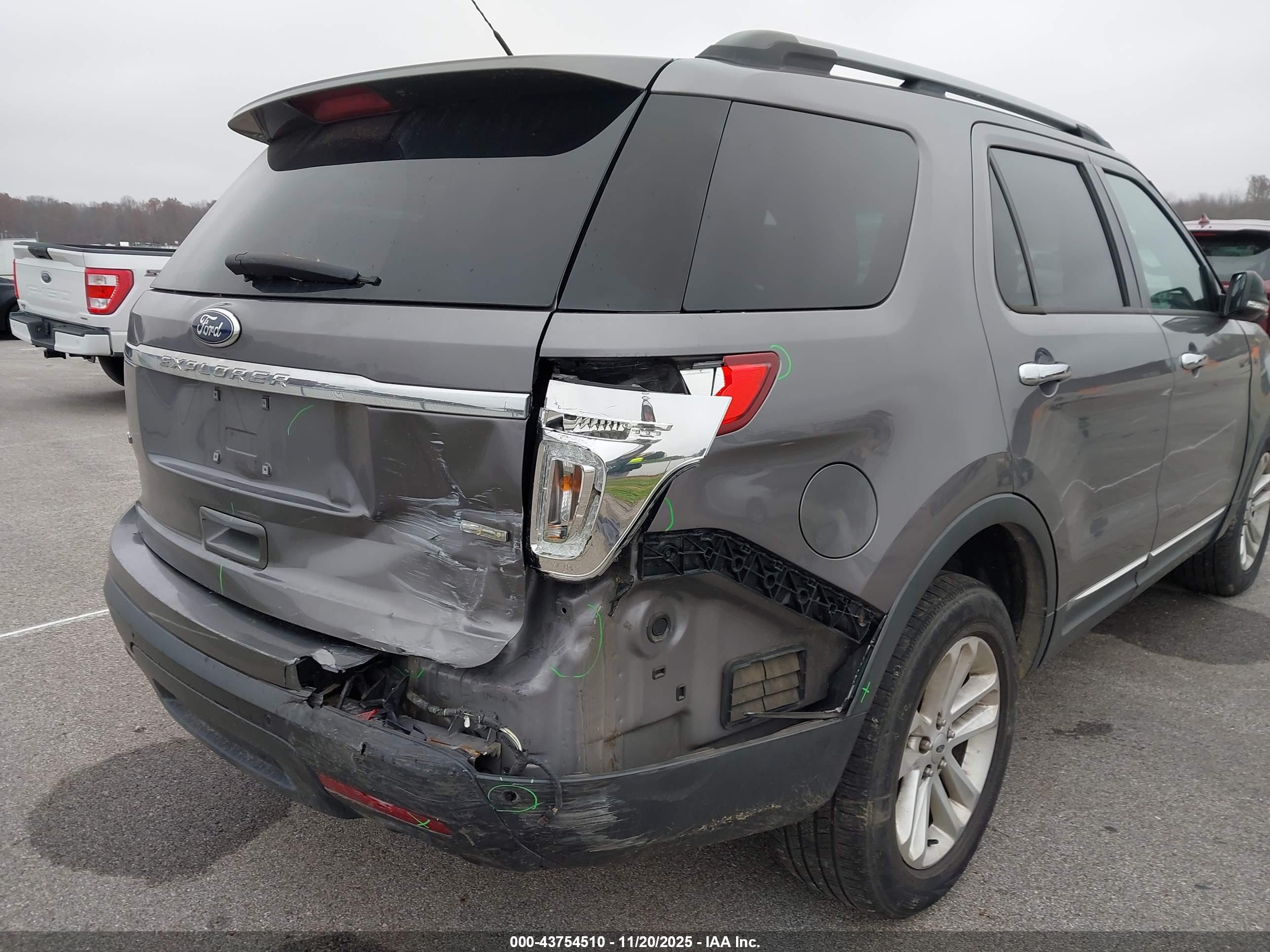 FORD EXPLORER image 6
