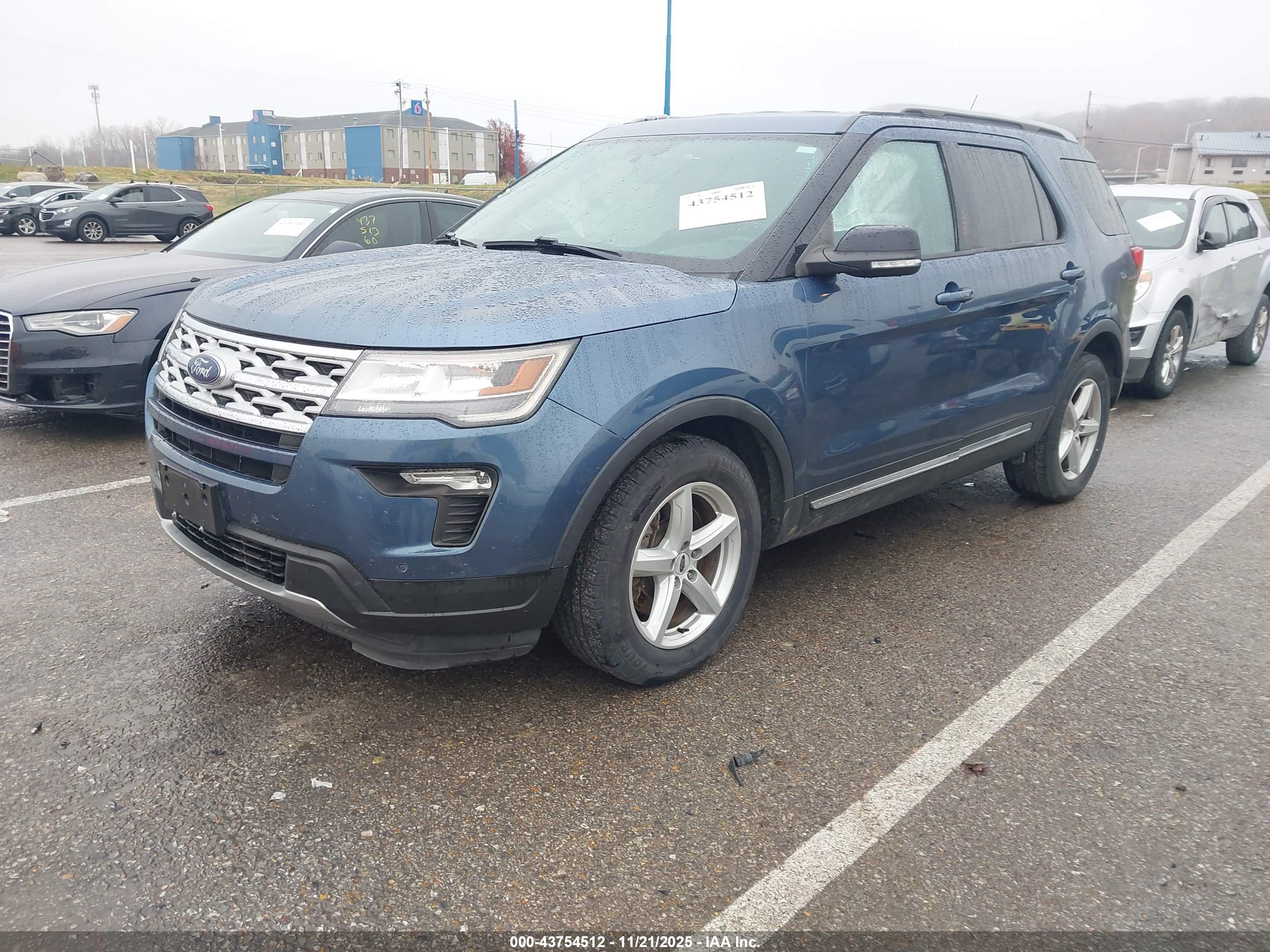 FORD EXPLORER image 2