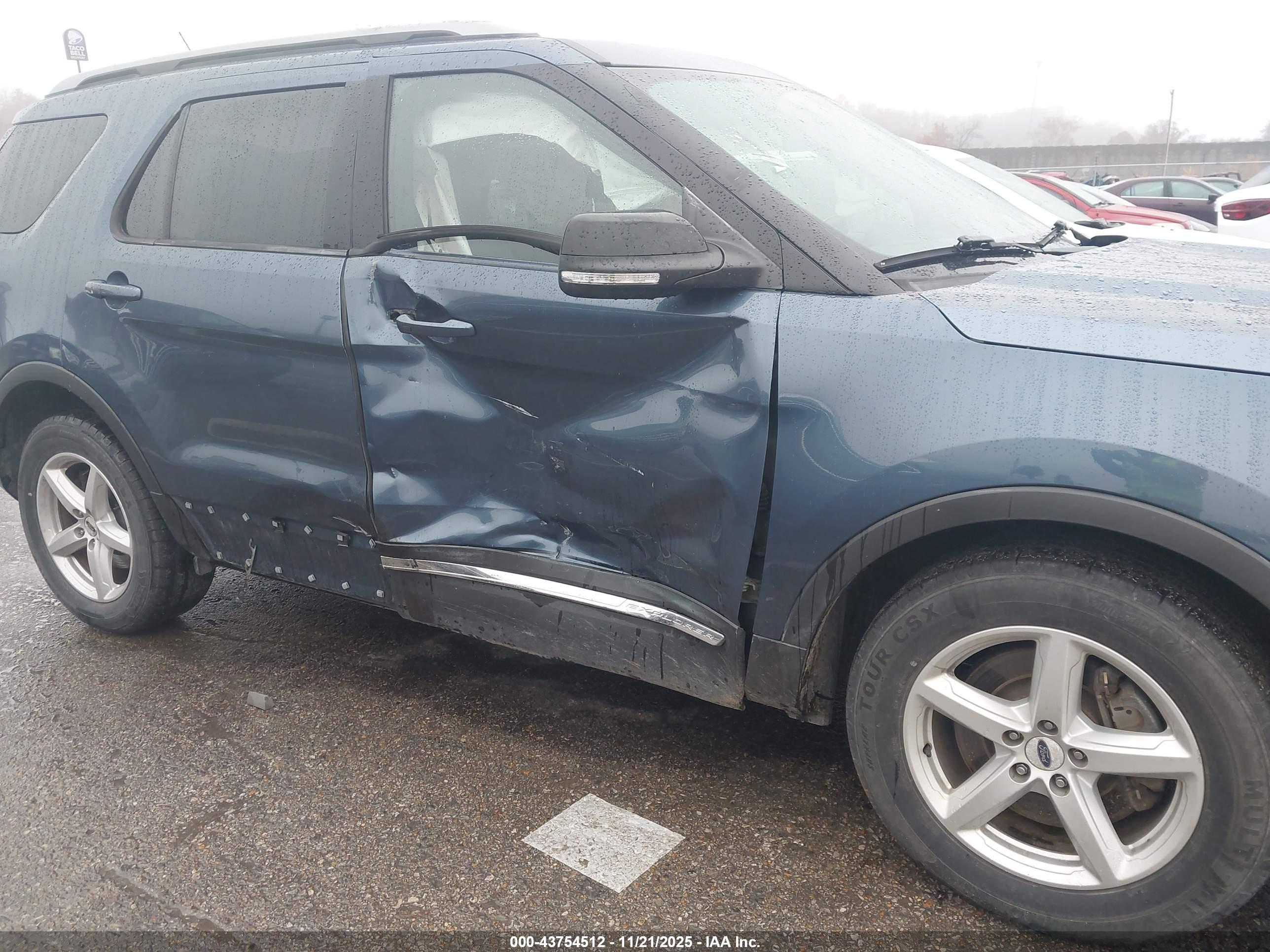FORD EXPLORER image 6