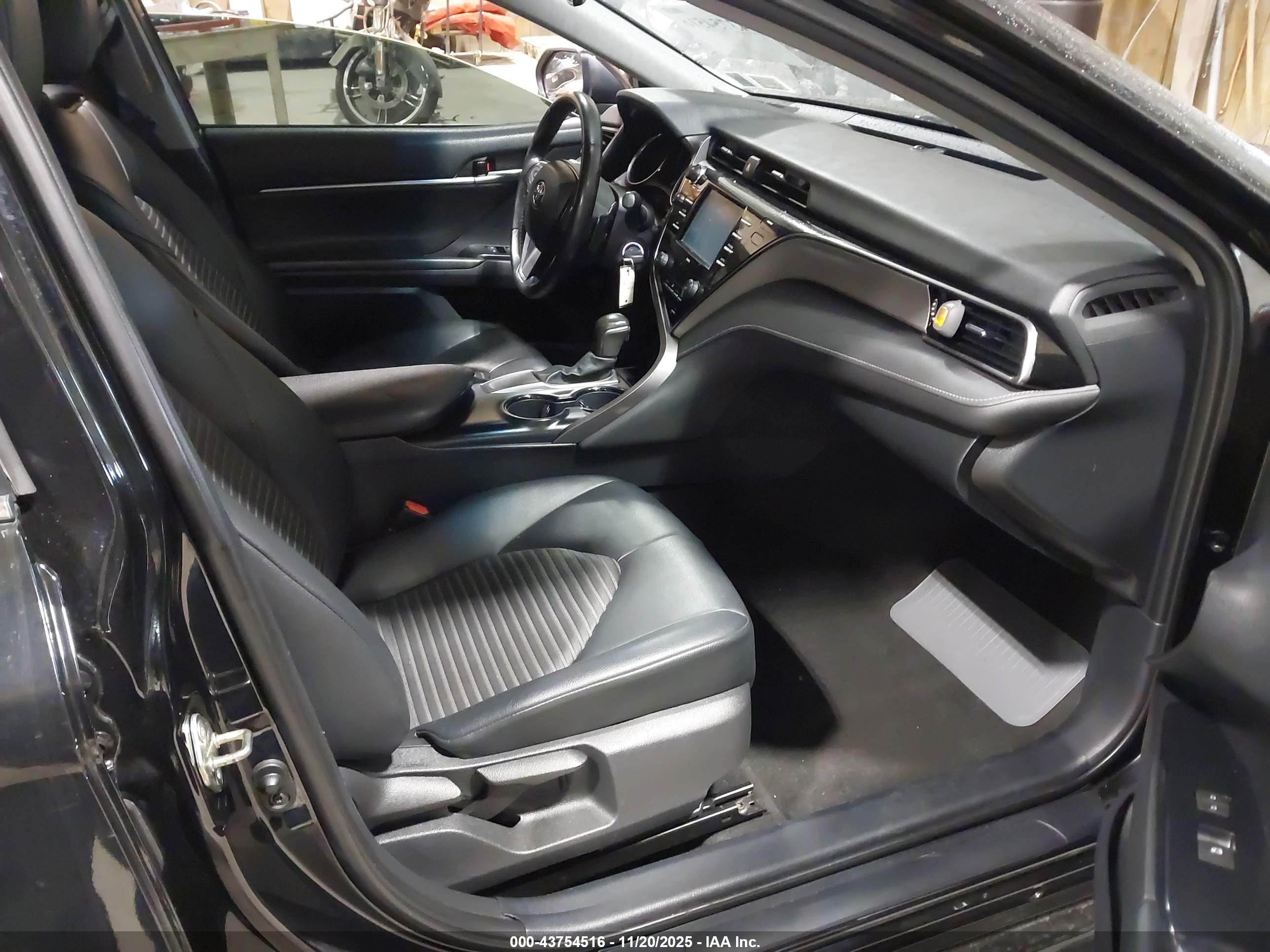 TOYOTA CAMRY image 5