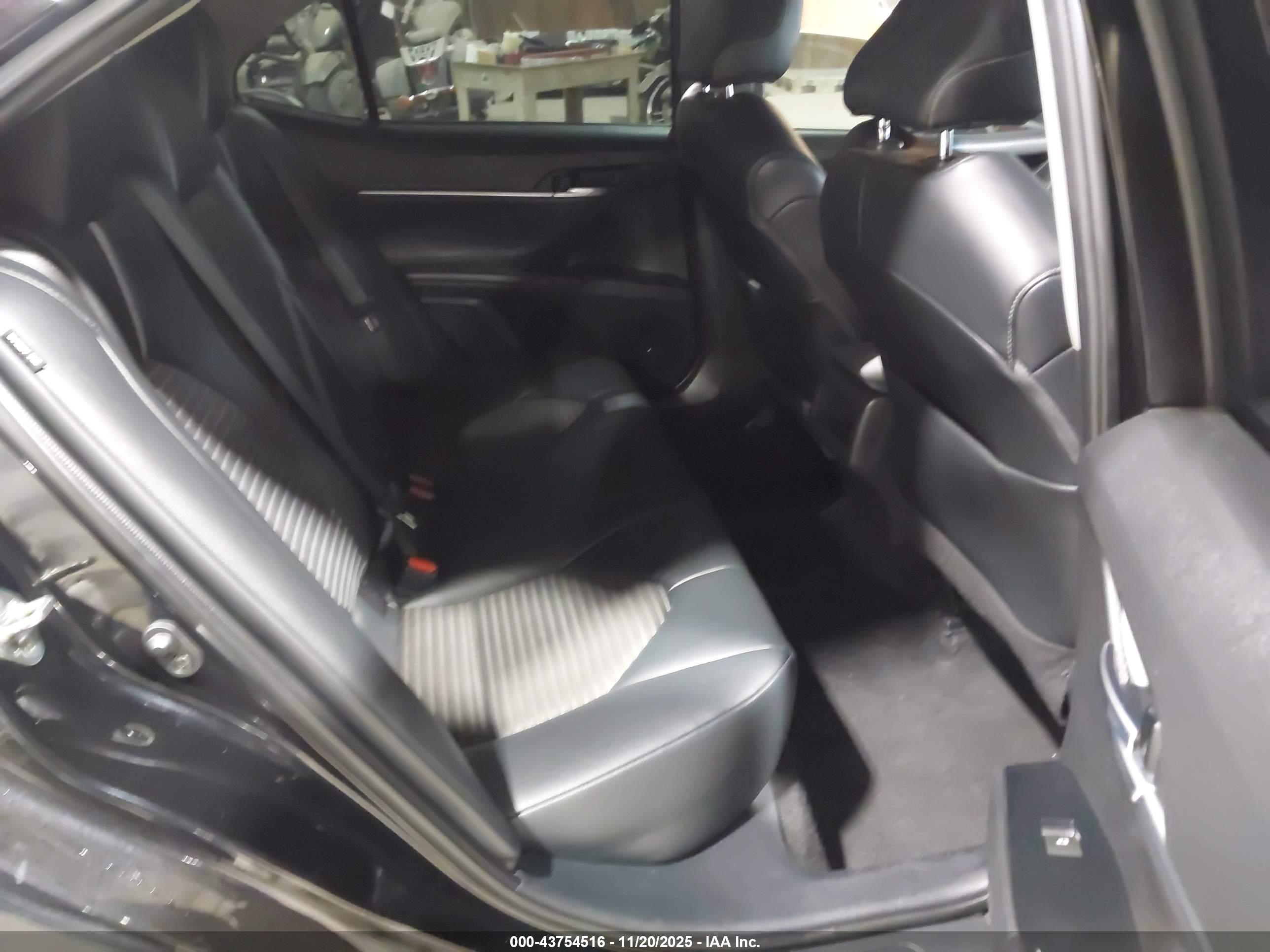 TOYOTA CAMRY image 8