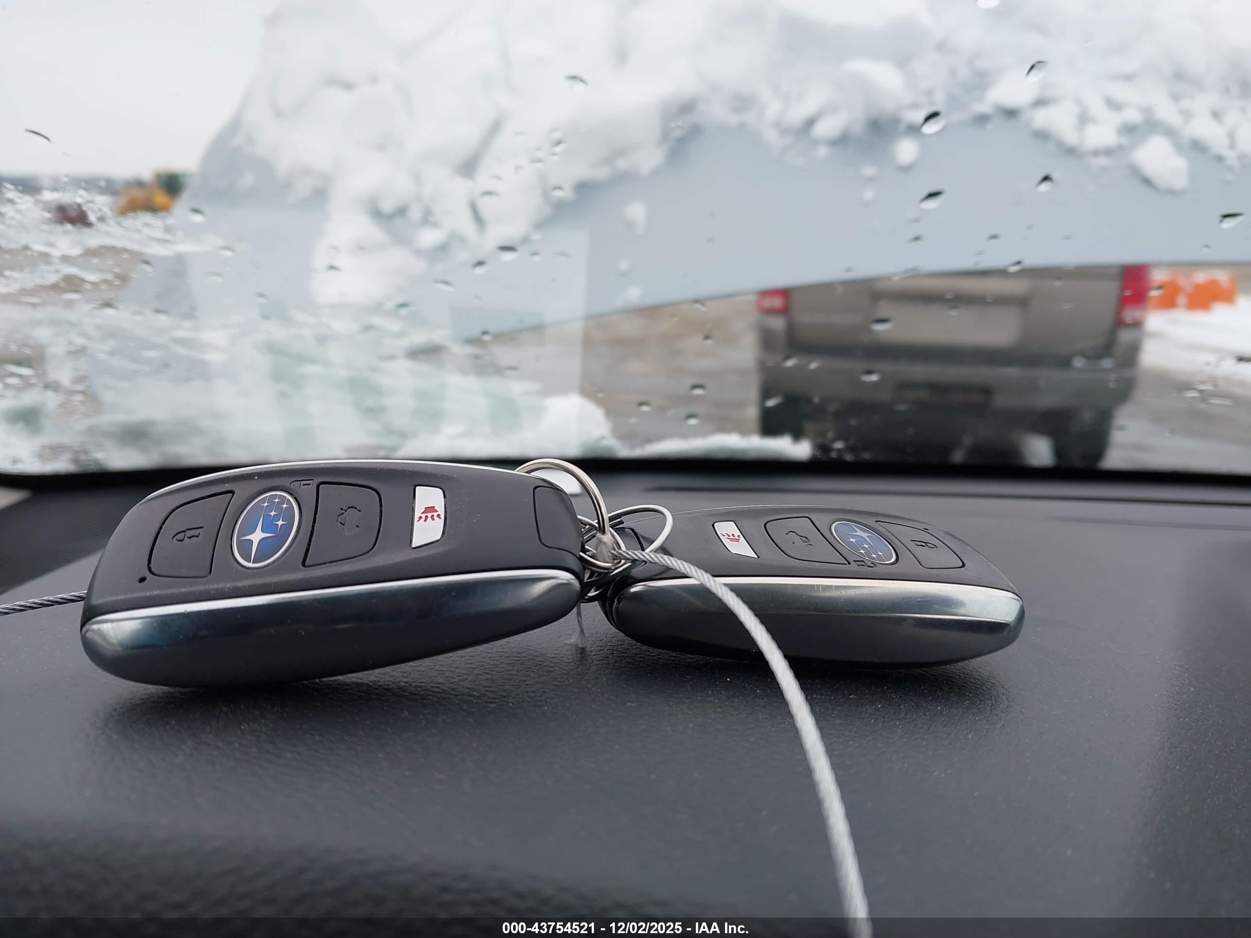 SUBARU OUTBACK image 11