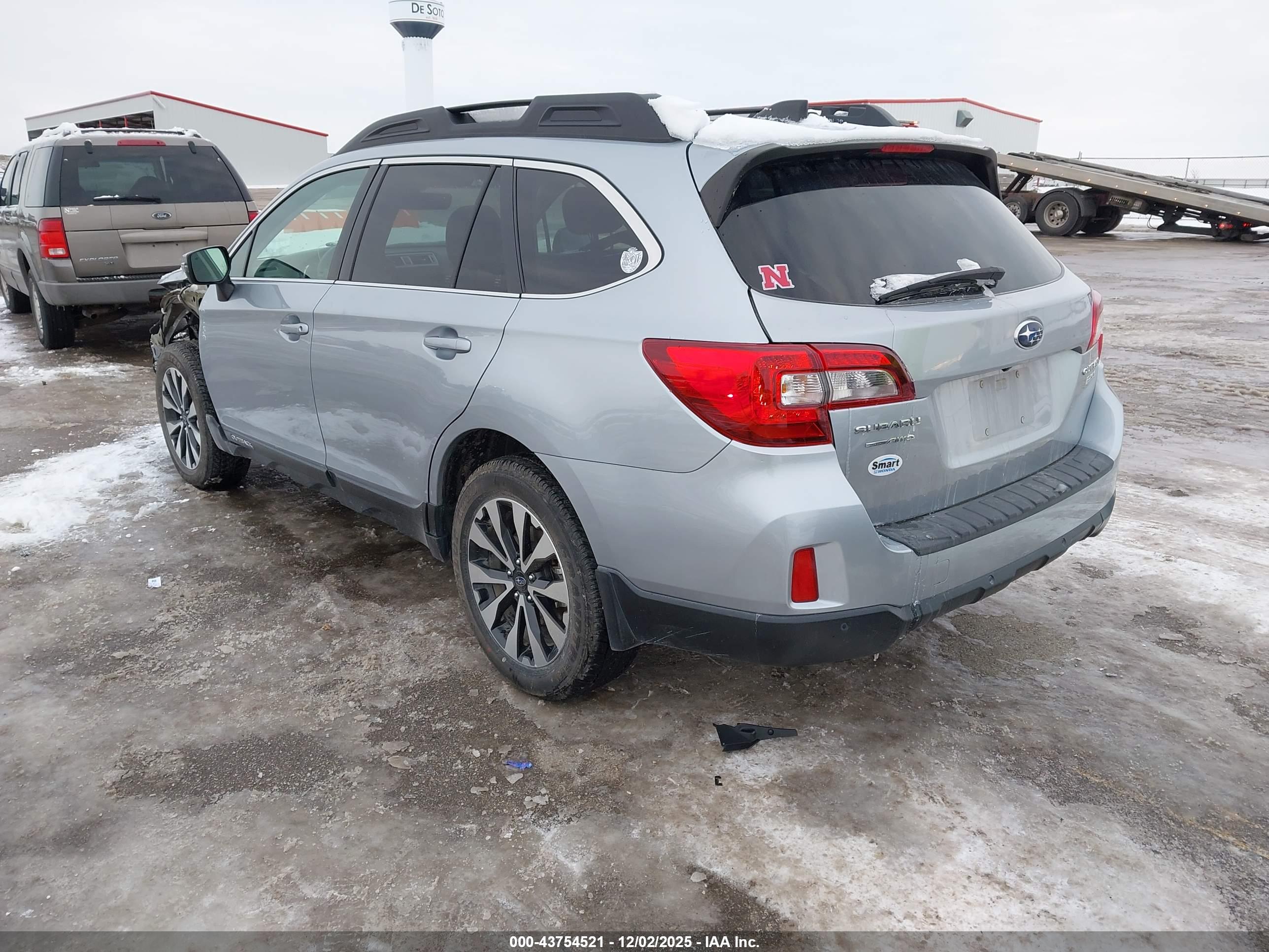 SUBARU OUTBACK image 3