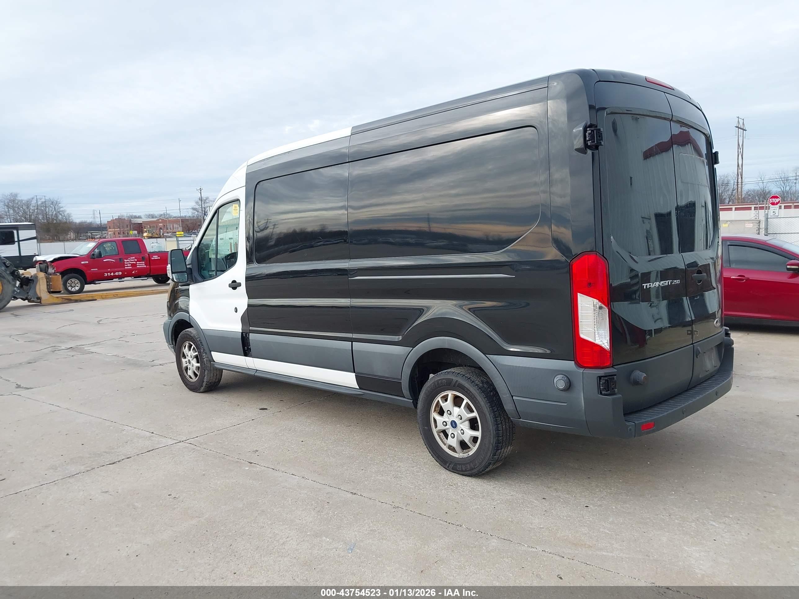 FORD TRANSIT-250 image 3