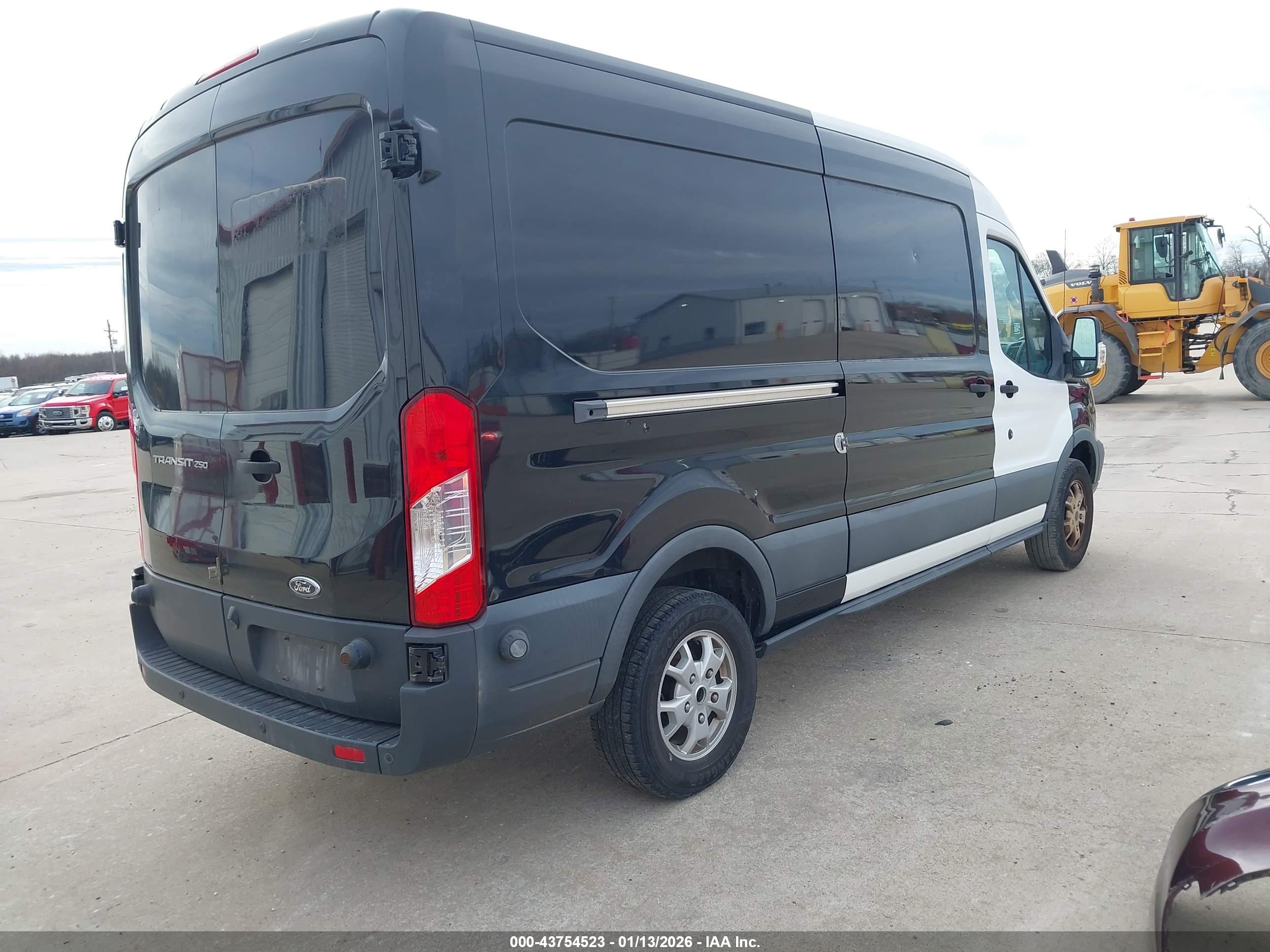 FORD TRANSIT-250 image 4