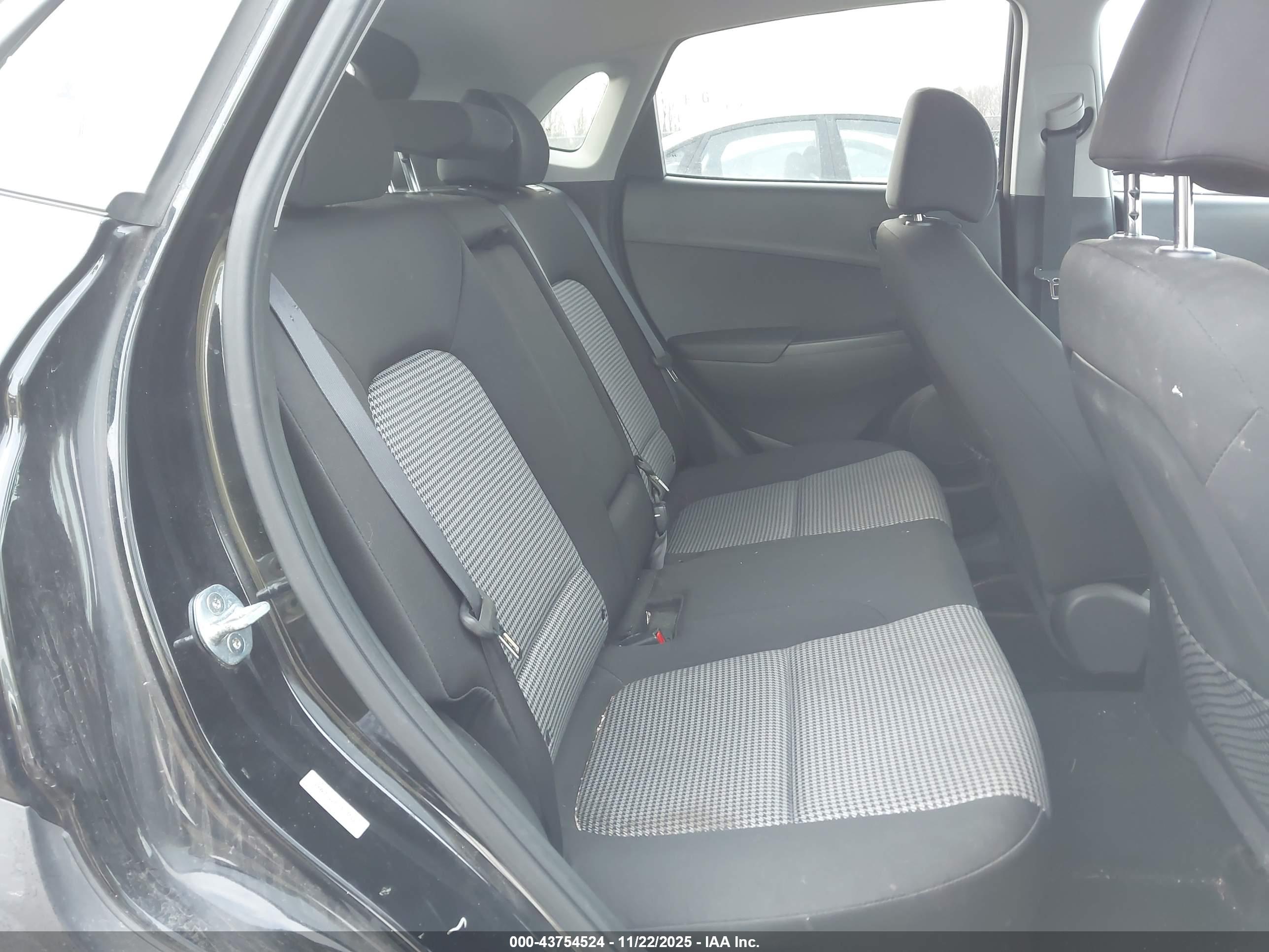 HYUNDAI KONA image 8