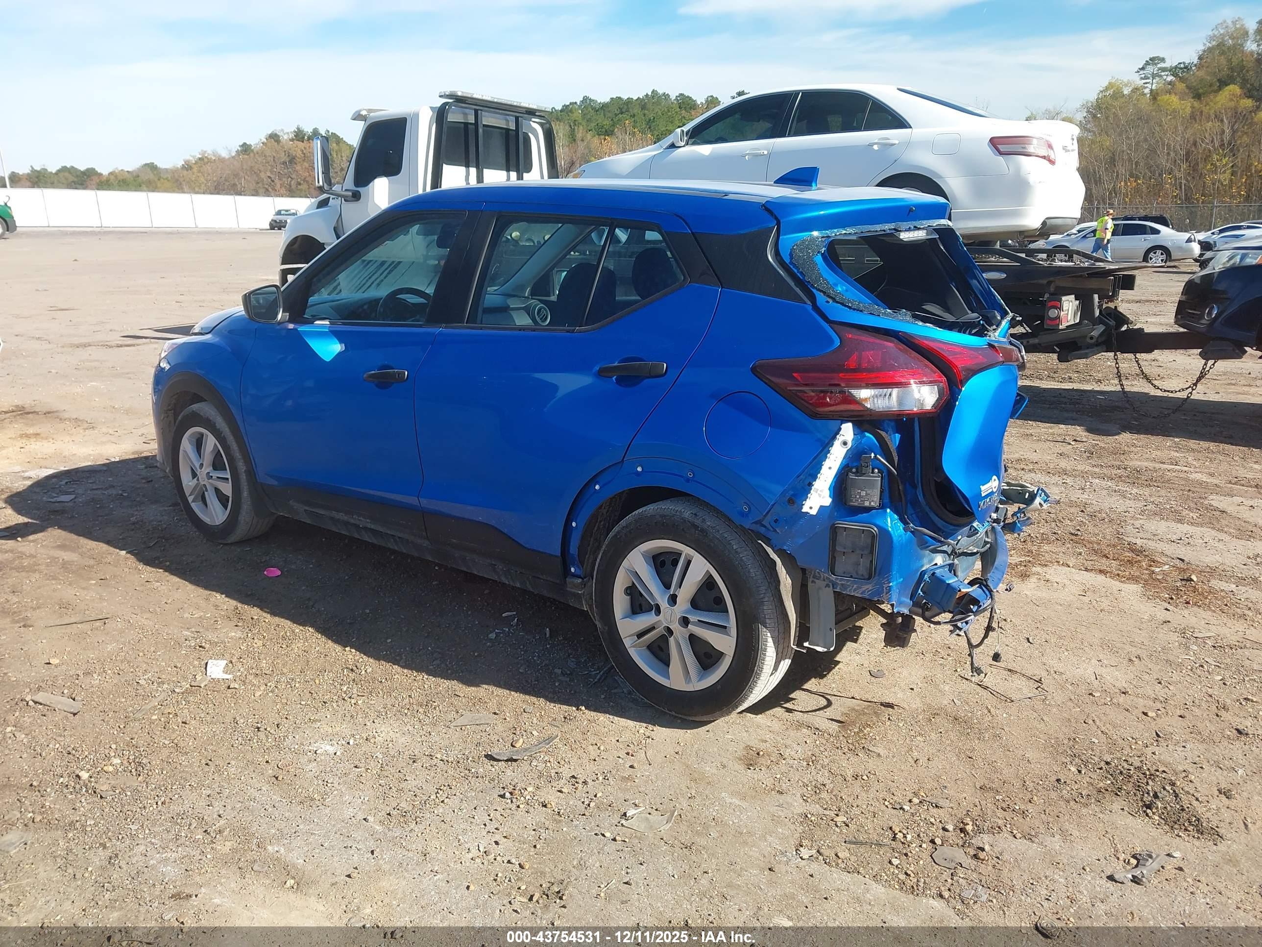 NISSAN KICKS image 3