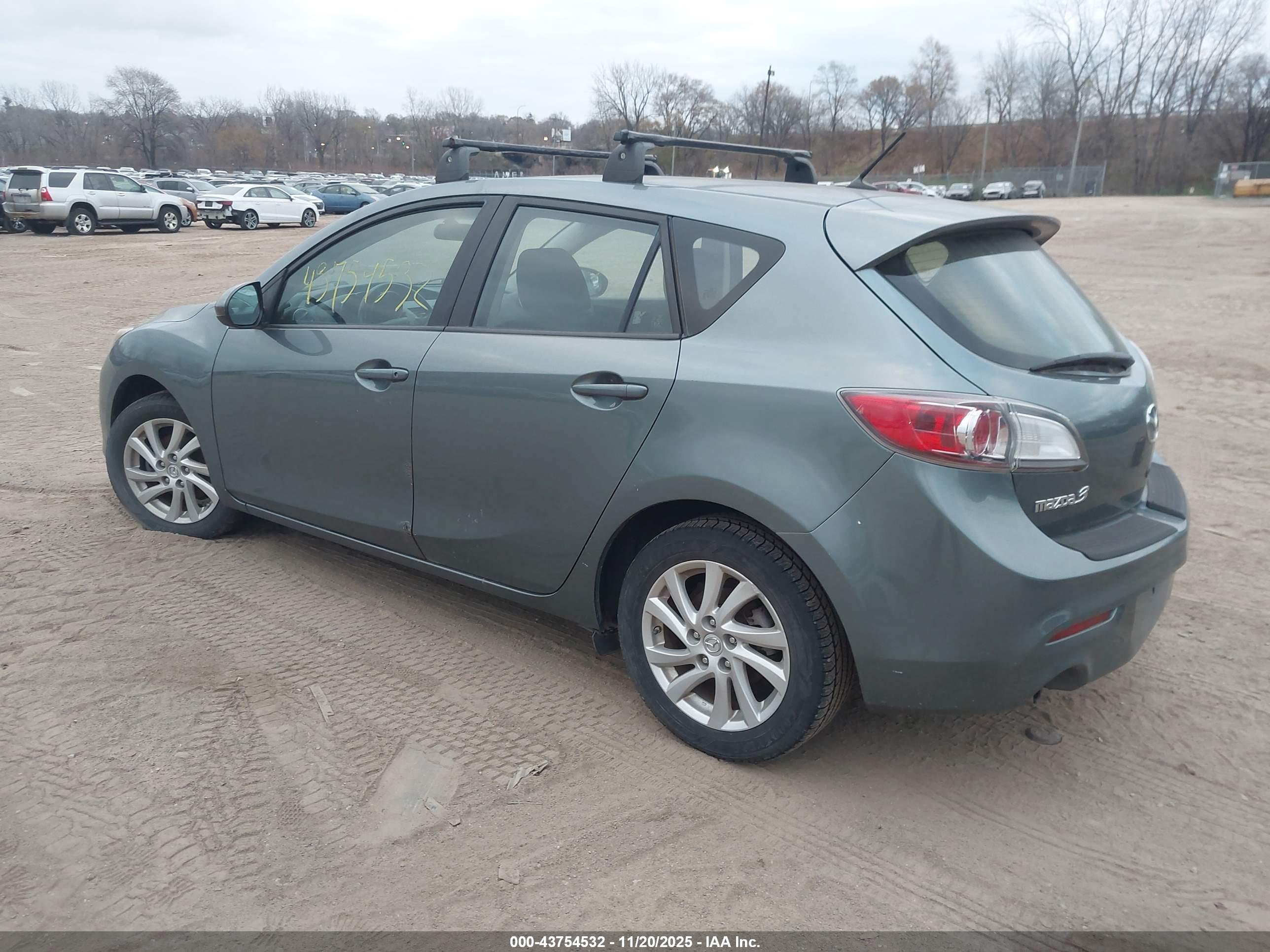 MAZDA MAZDA3 image 3
