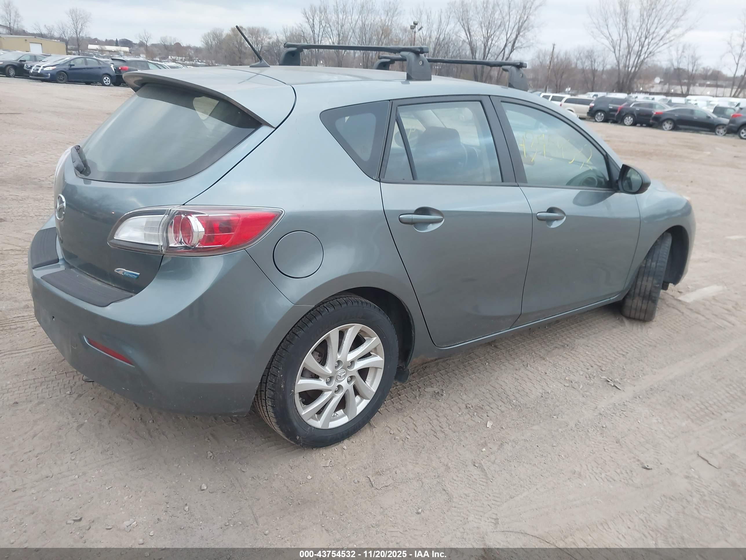 MAZDA MAZDA3 image 4