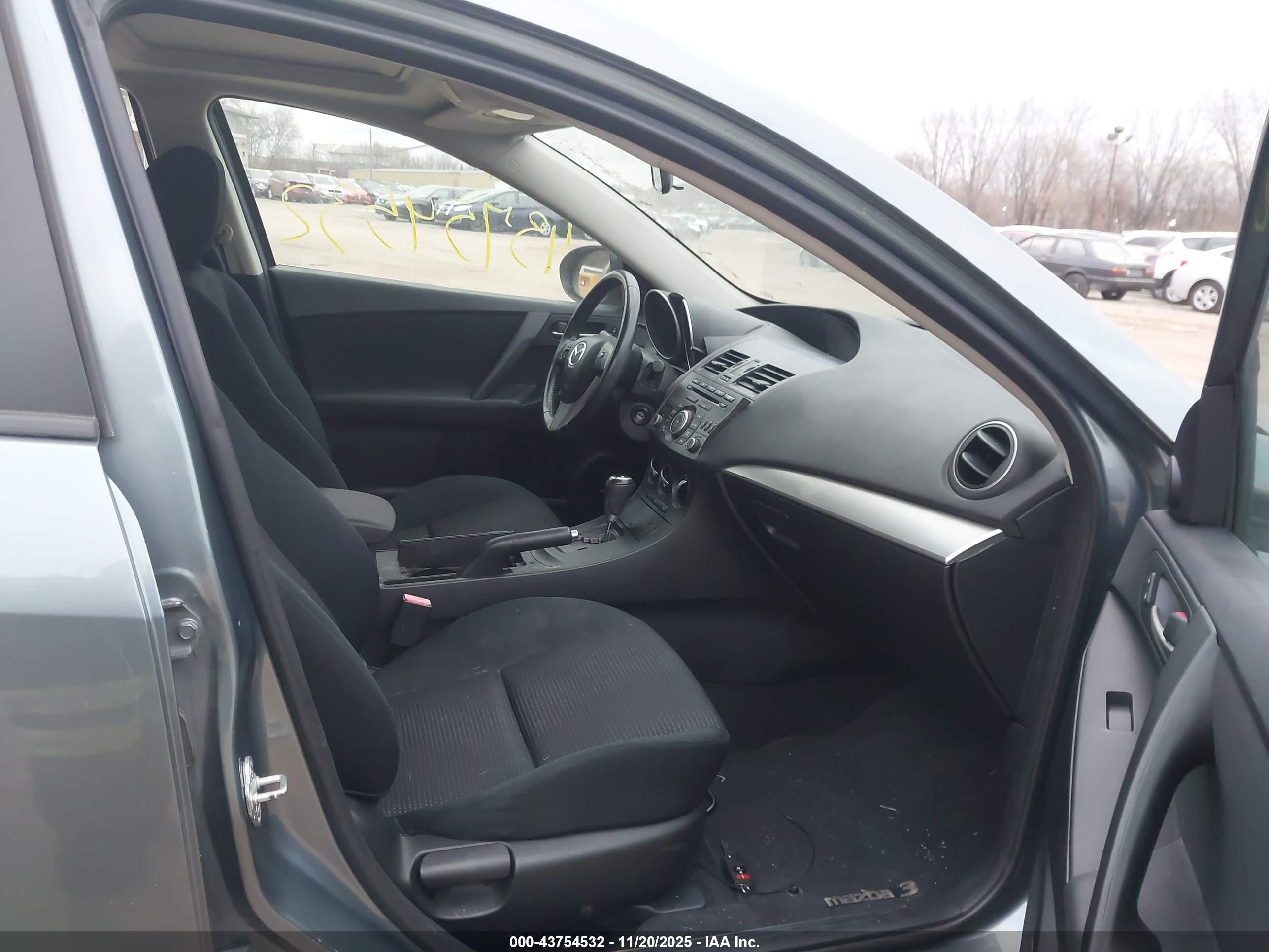 MAZDA MAZDA3 image 5