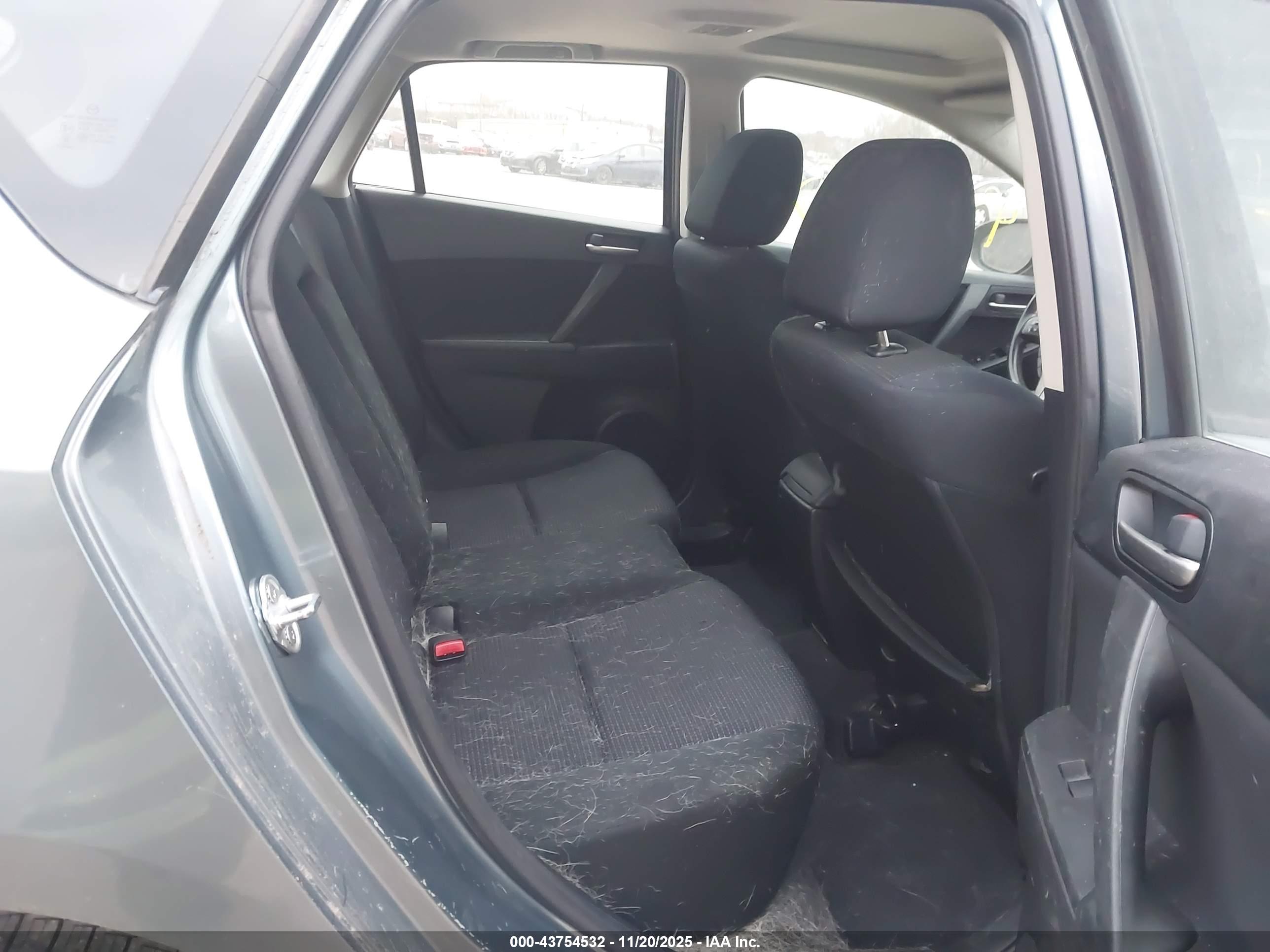 MAZDA MAZDA3 image 8