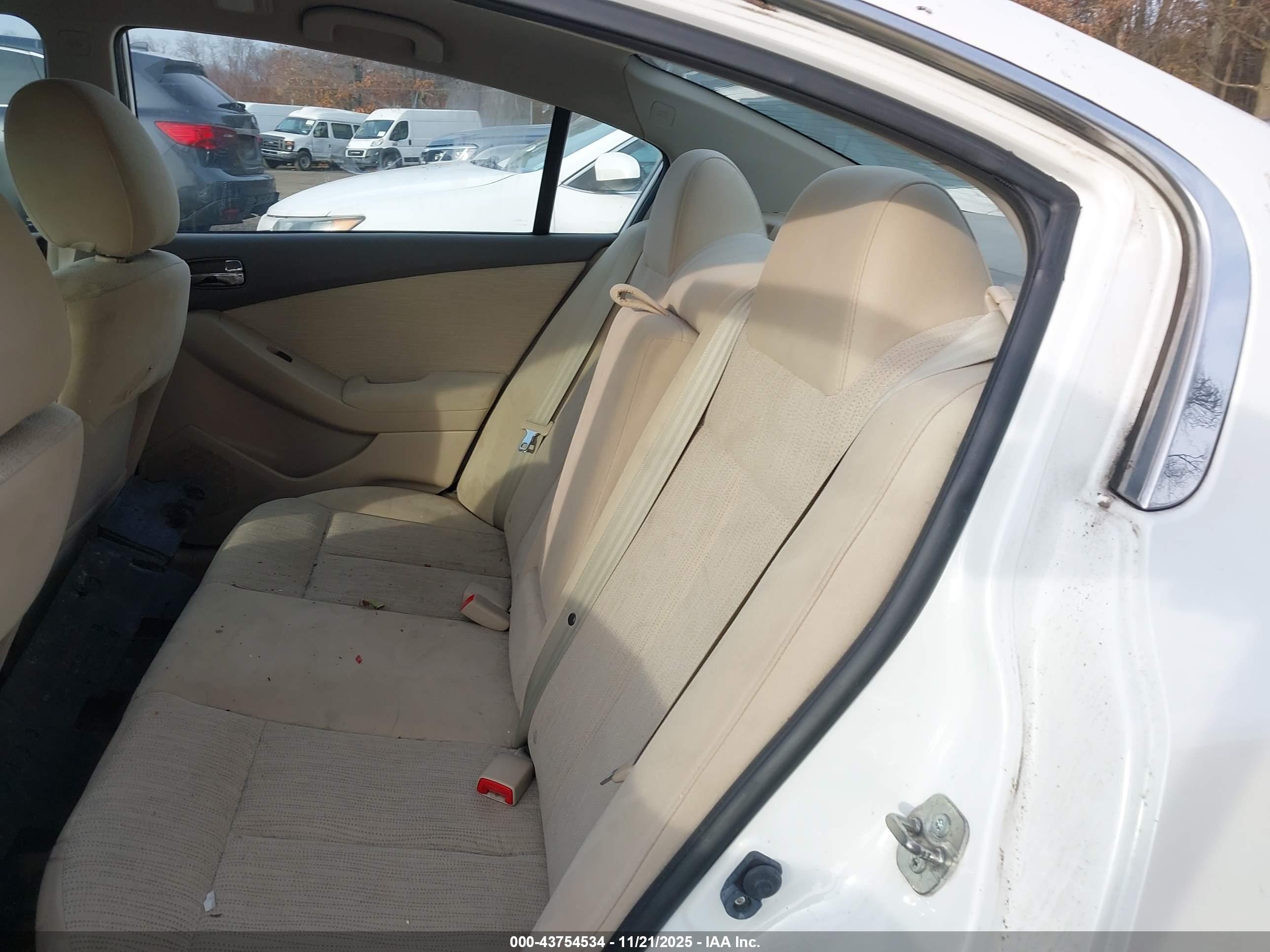 NISSAN ALTIMA image 8