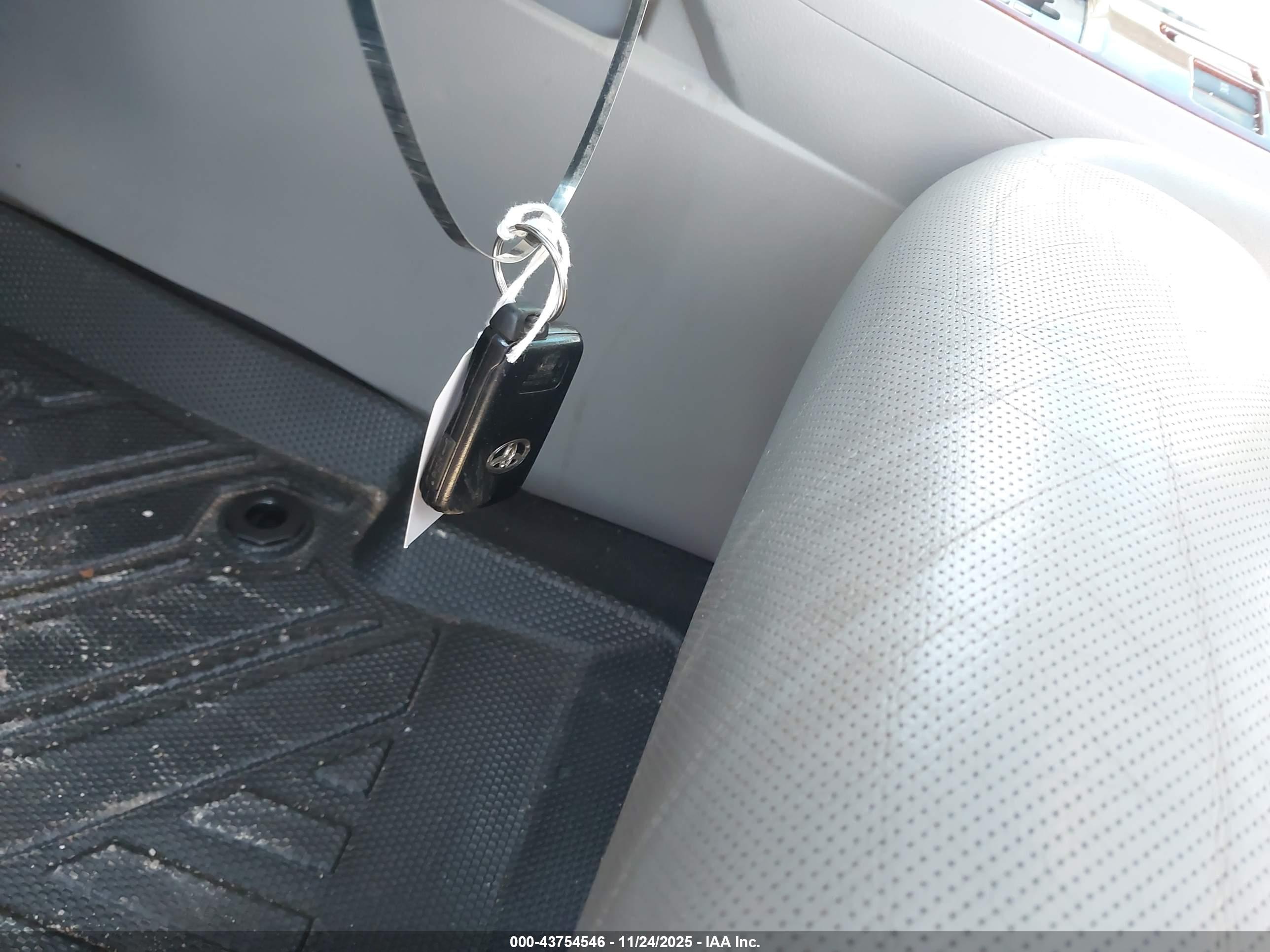 TOYOTA HIGHLANDER image 11