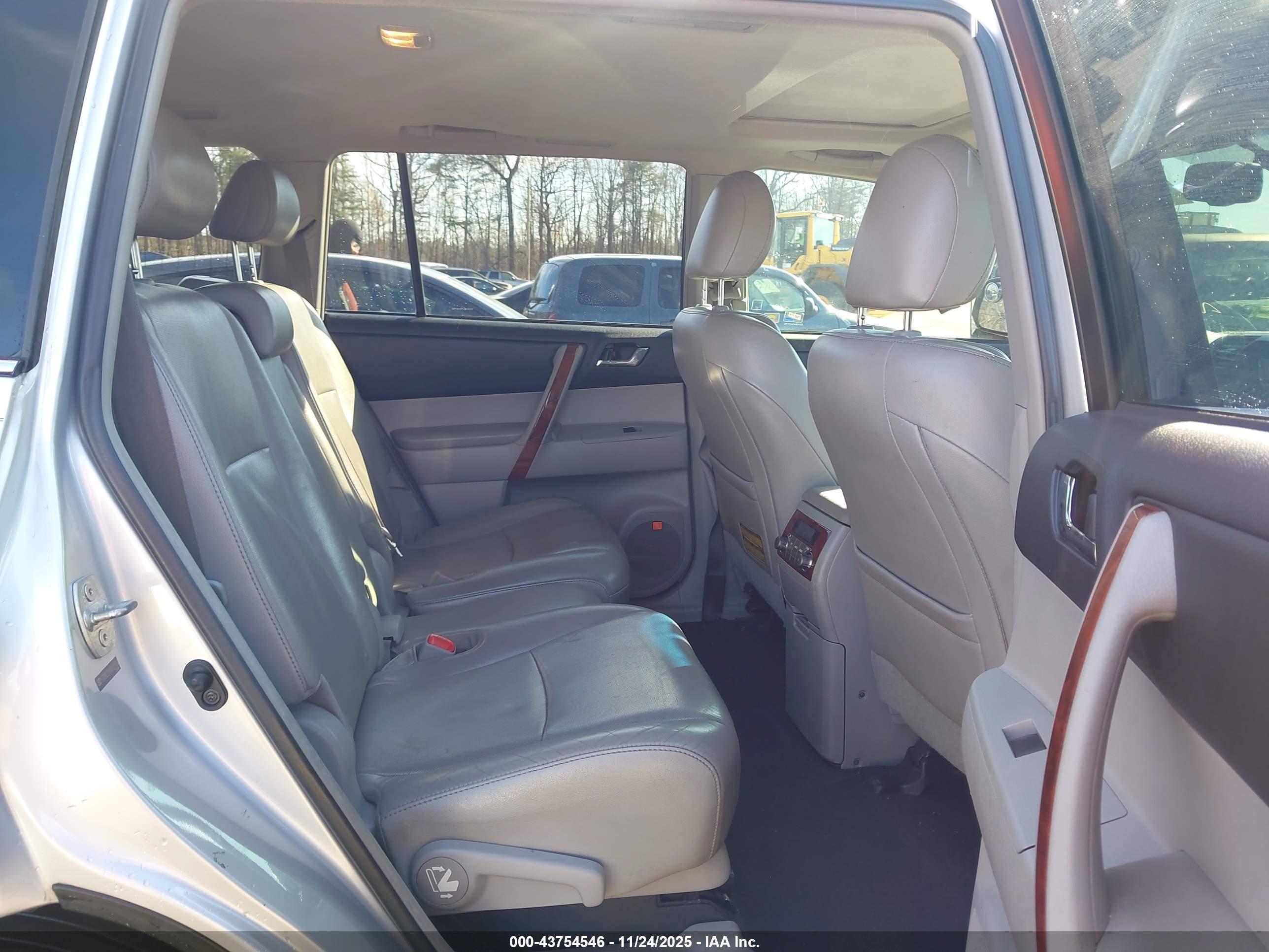 TOYOTA HIGHLANDER image 8