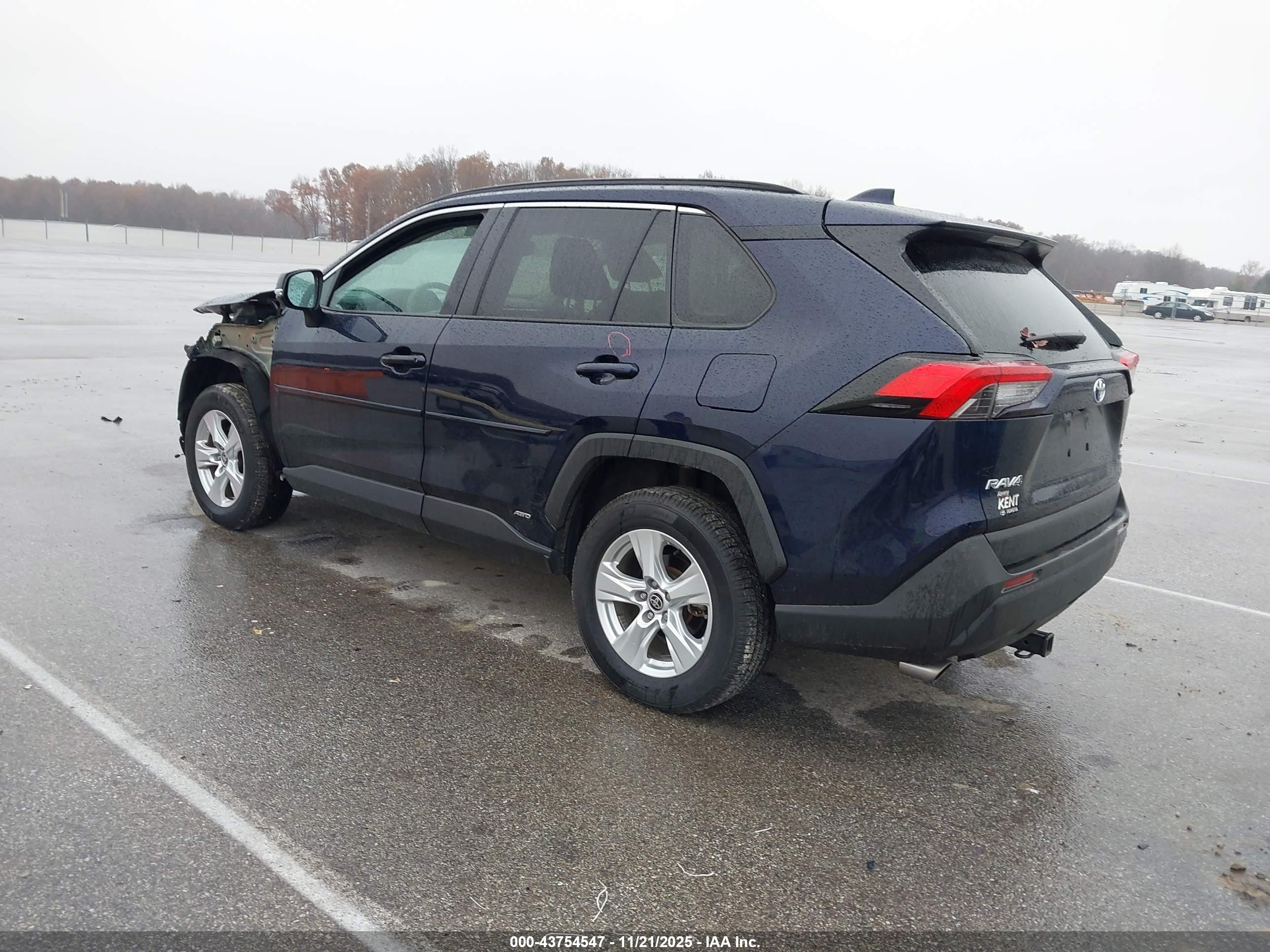 TOYOTA RAV4 image 3