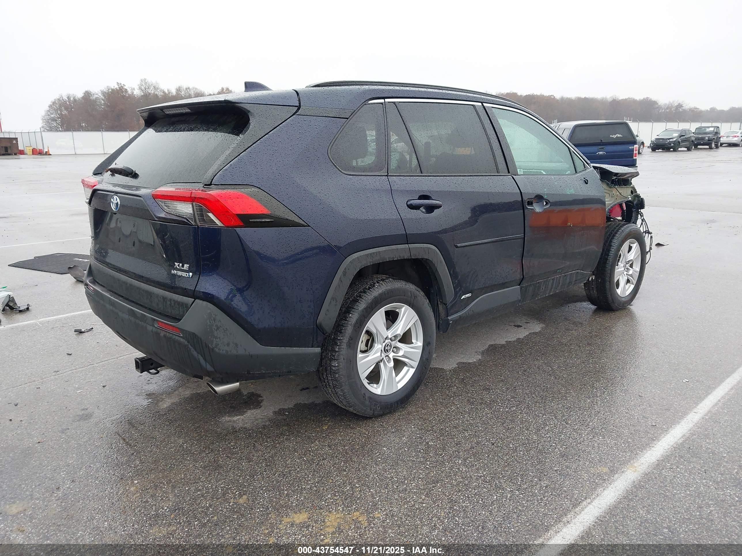 TOYOTA RAV4 image 4