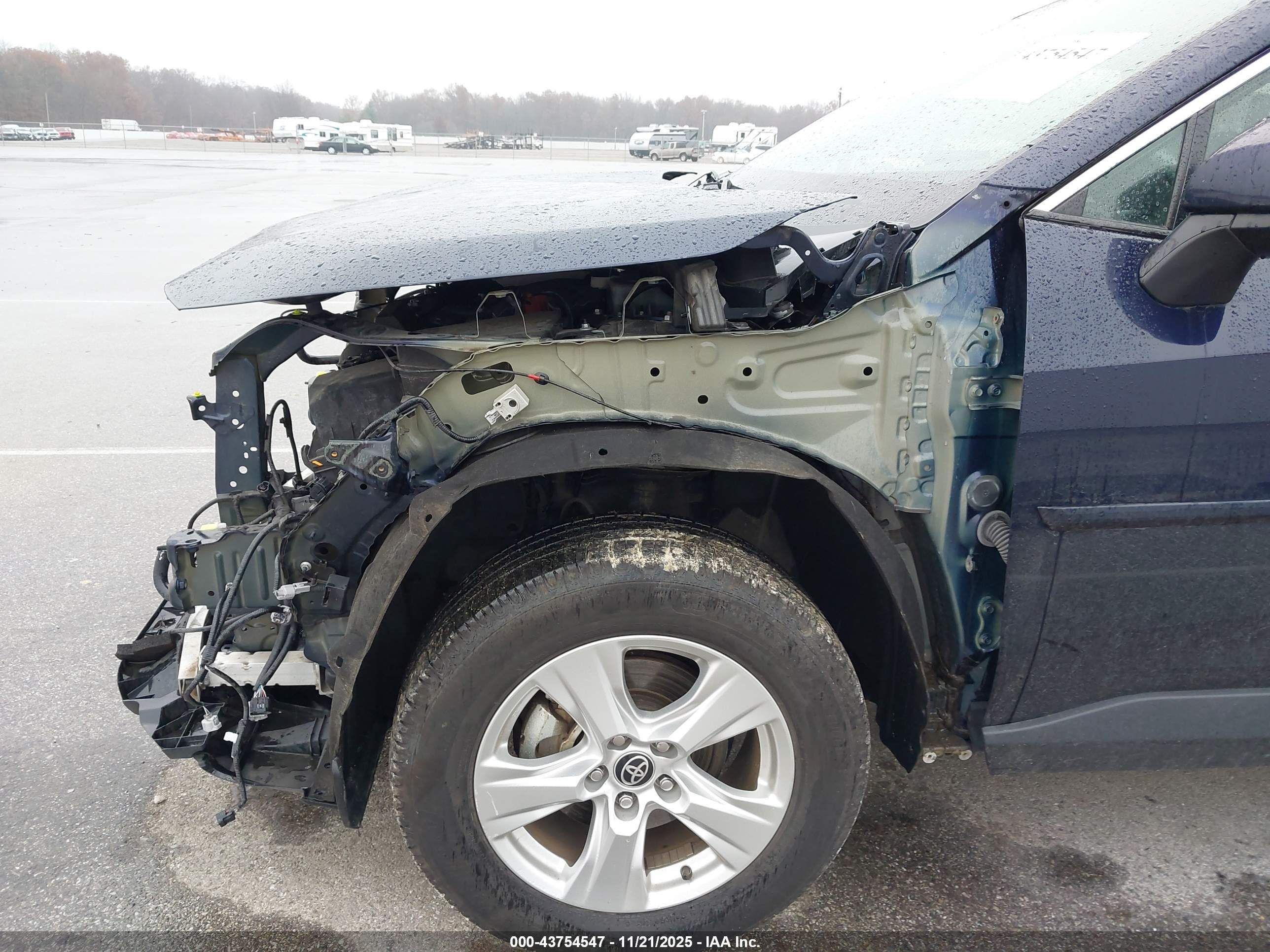 TOYOTA RAV4 image 6
