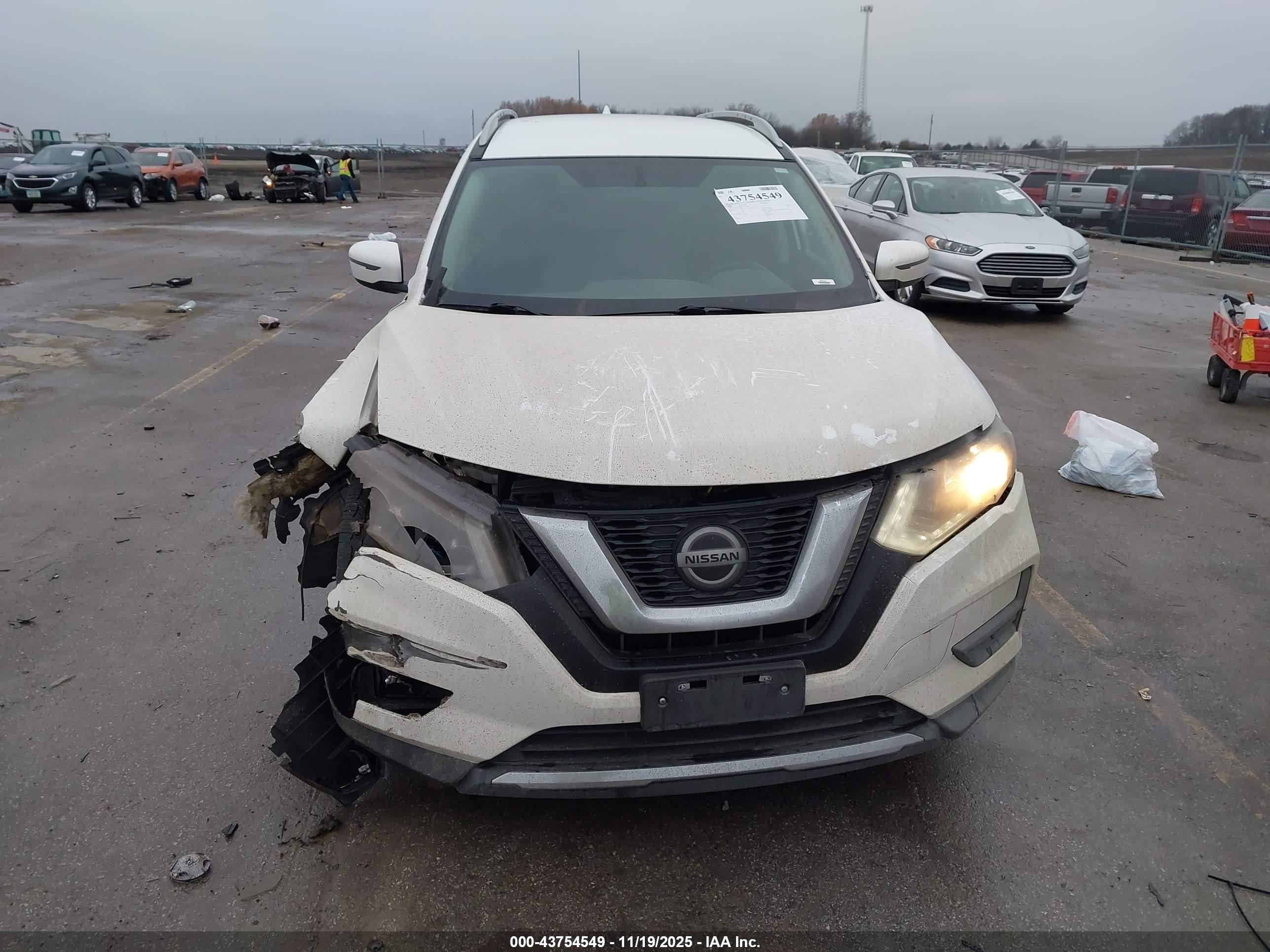 NISSAN ROGUE image 6