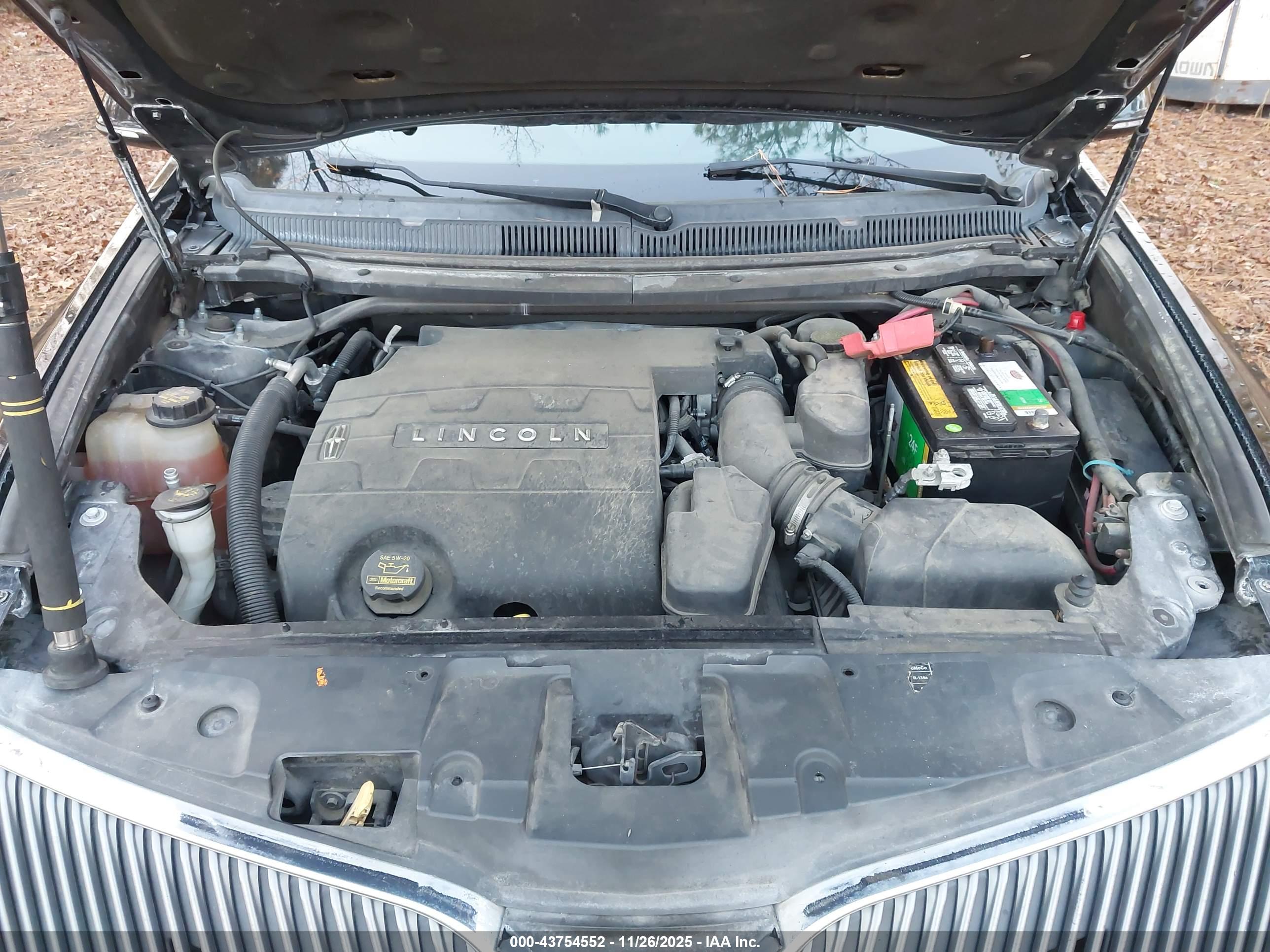 LINCOLN MKT image 10