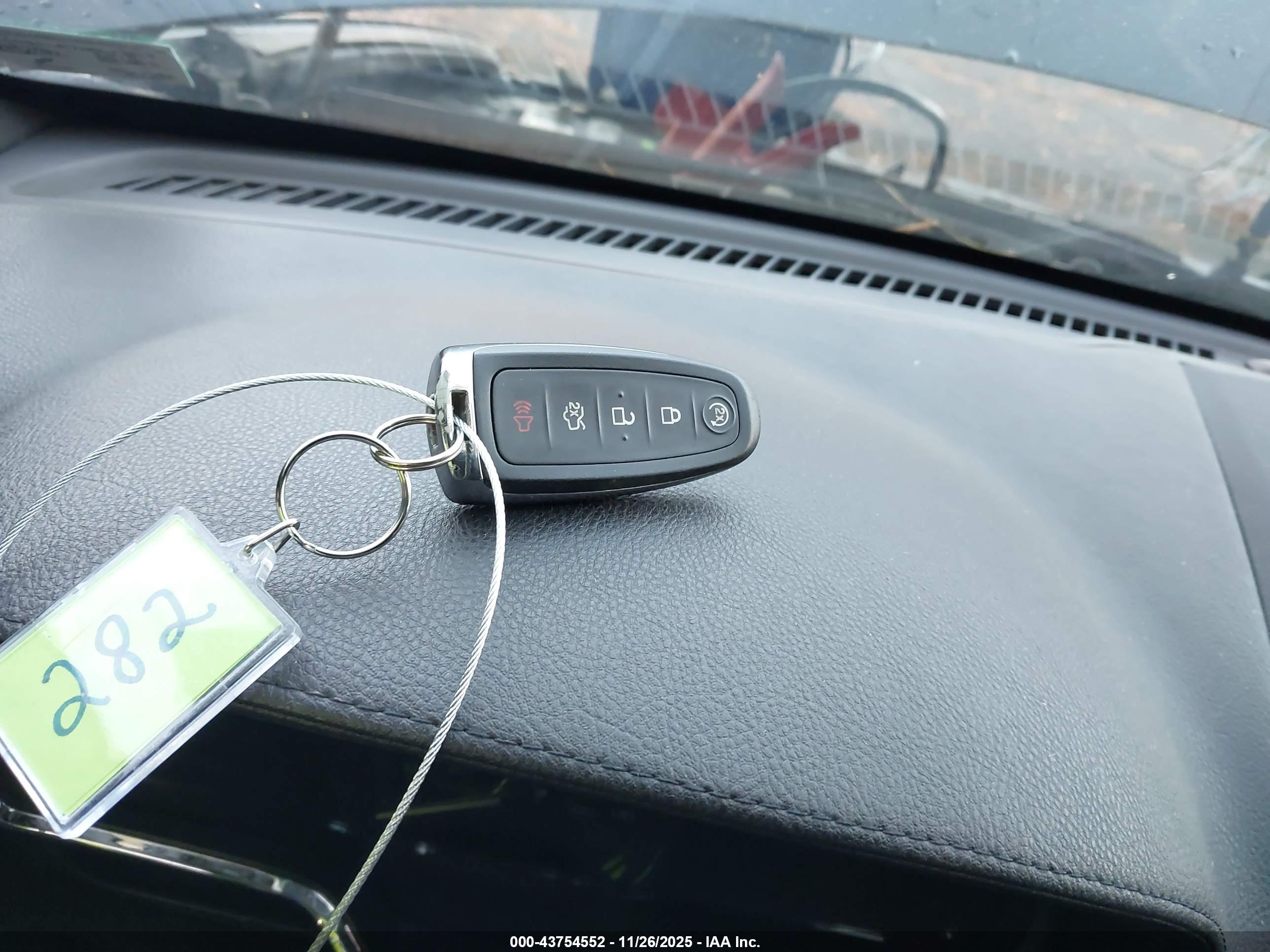 LINCOLN MKT image 11