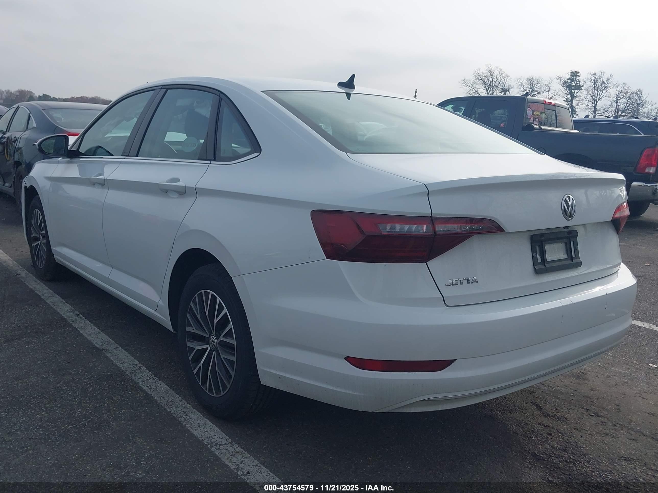 VOLKSWAGEN JETTA image 3