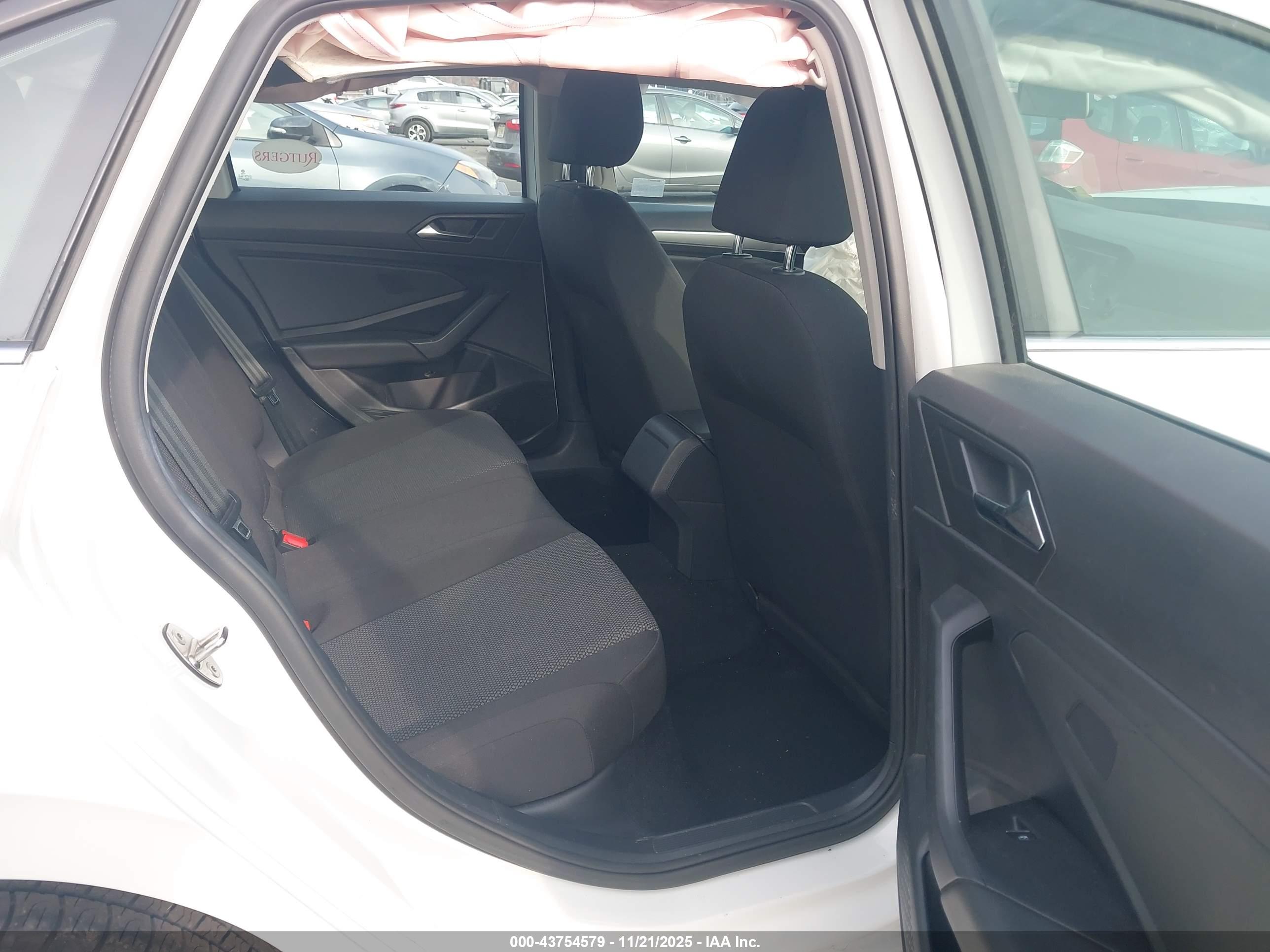 VOLKSWAGEN JETTA image 8