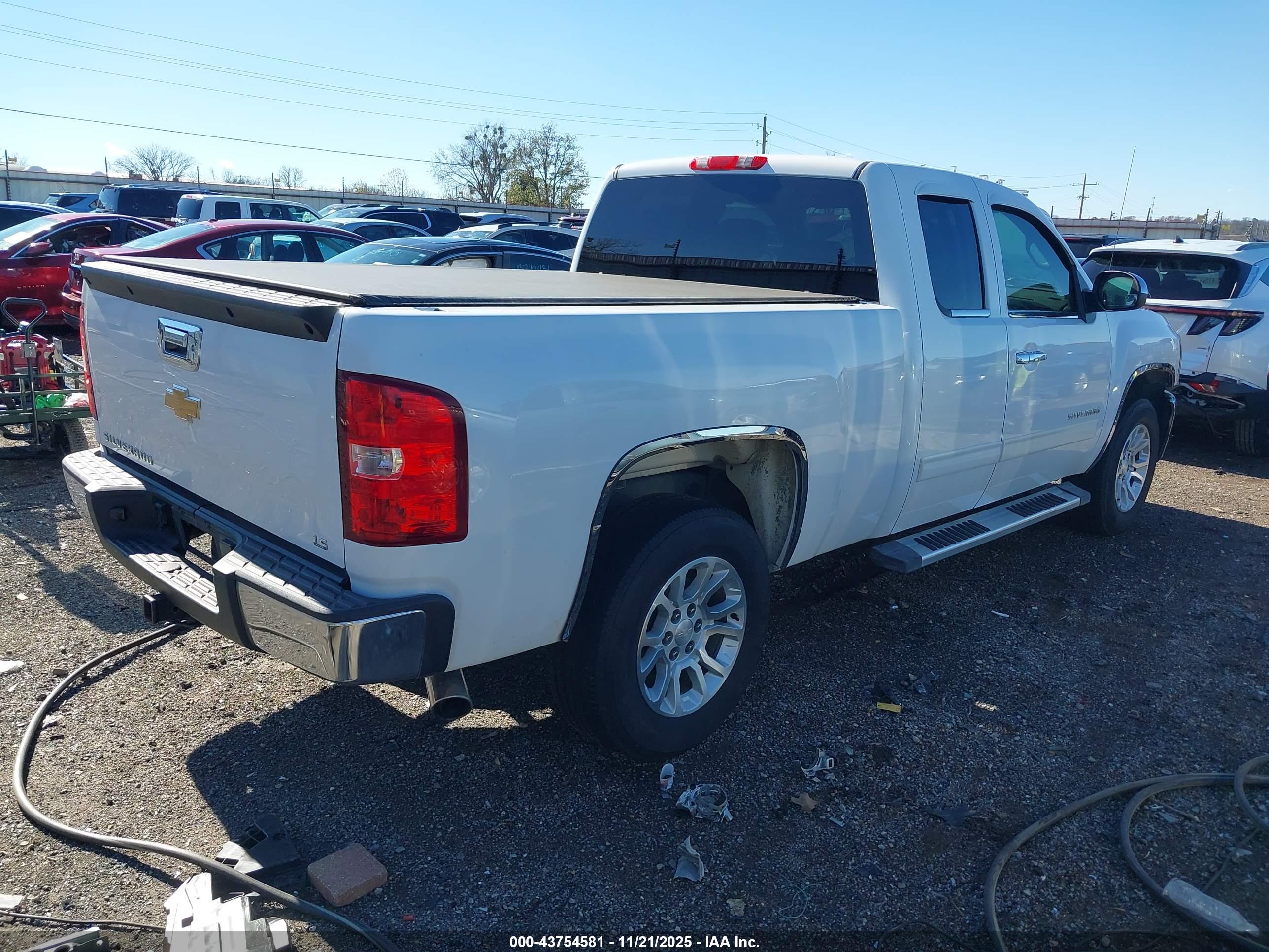 CHEVROLET SILVERADO image 4