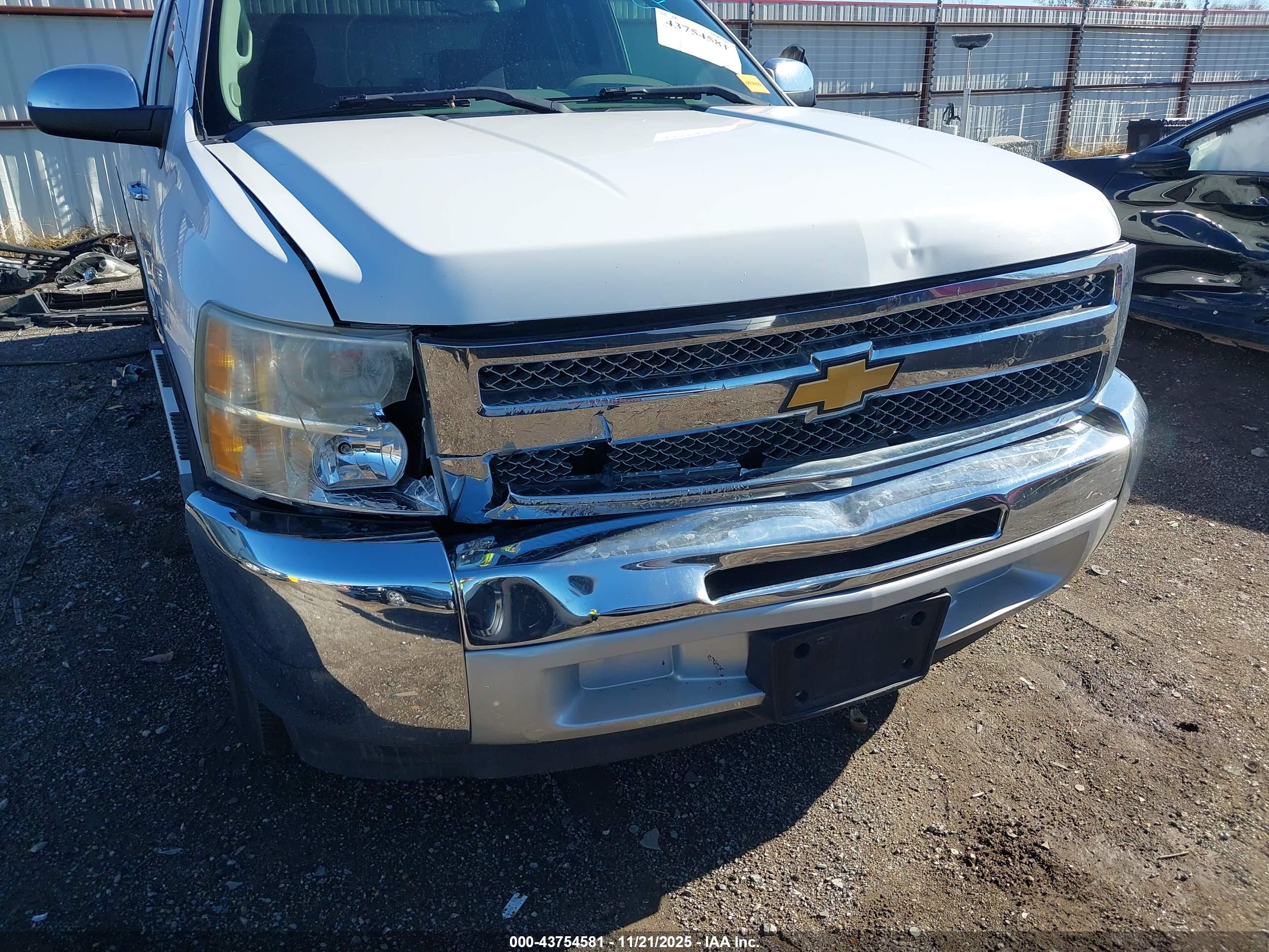 CHEVROLET SILVERADO image 6
