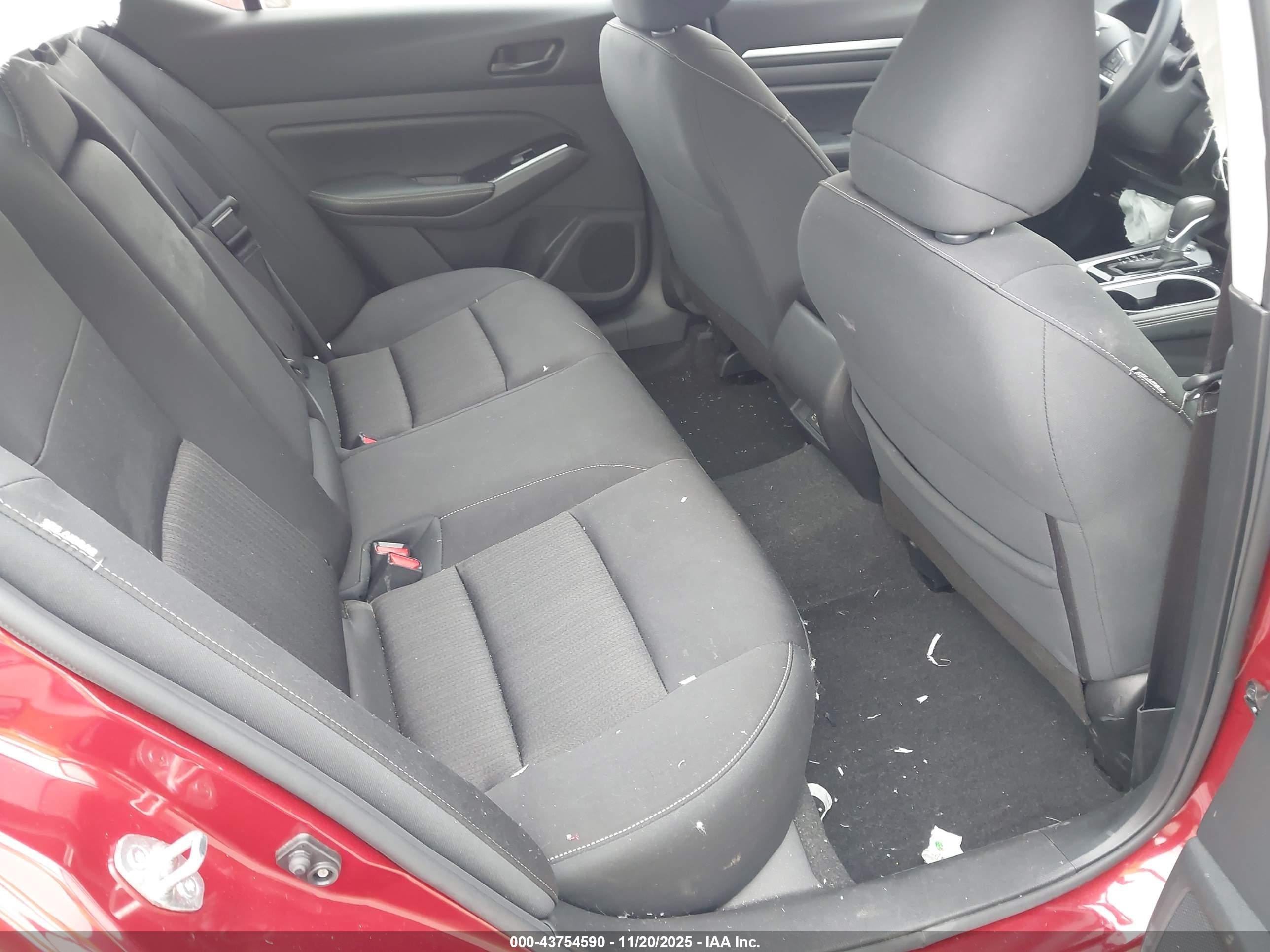 NISSAN ALTIMA image 8