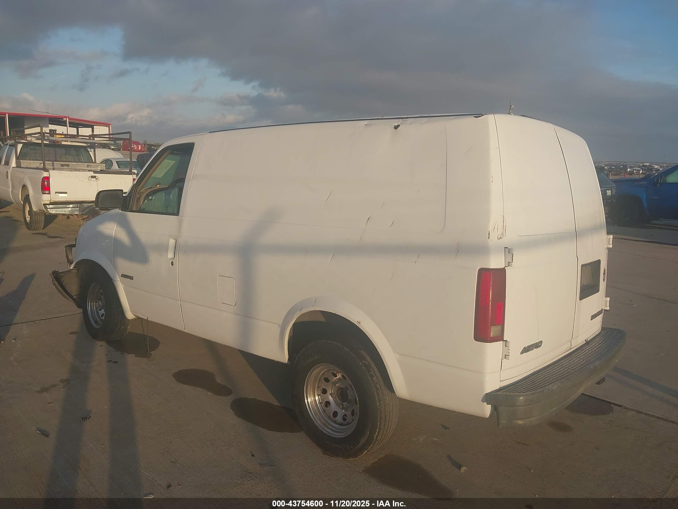 CHEVROLET ASTRO image 3