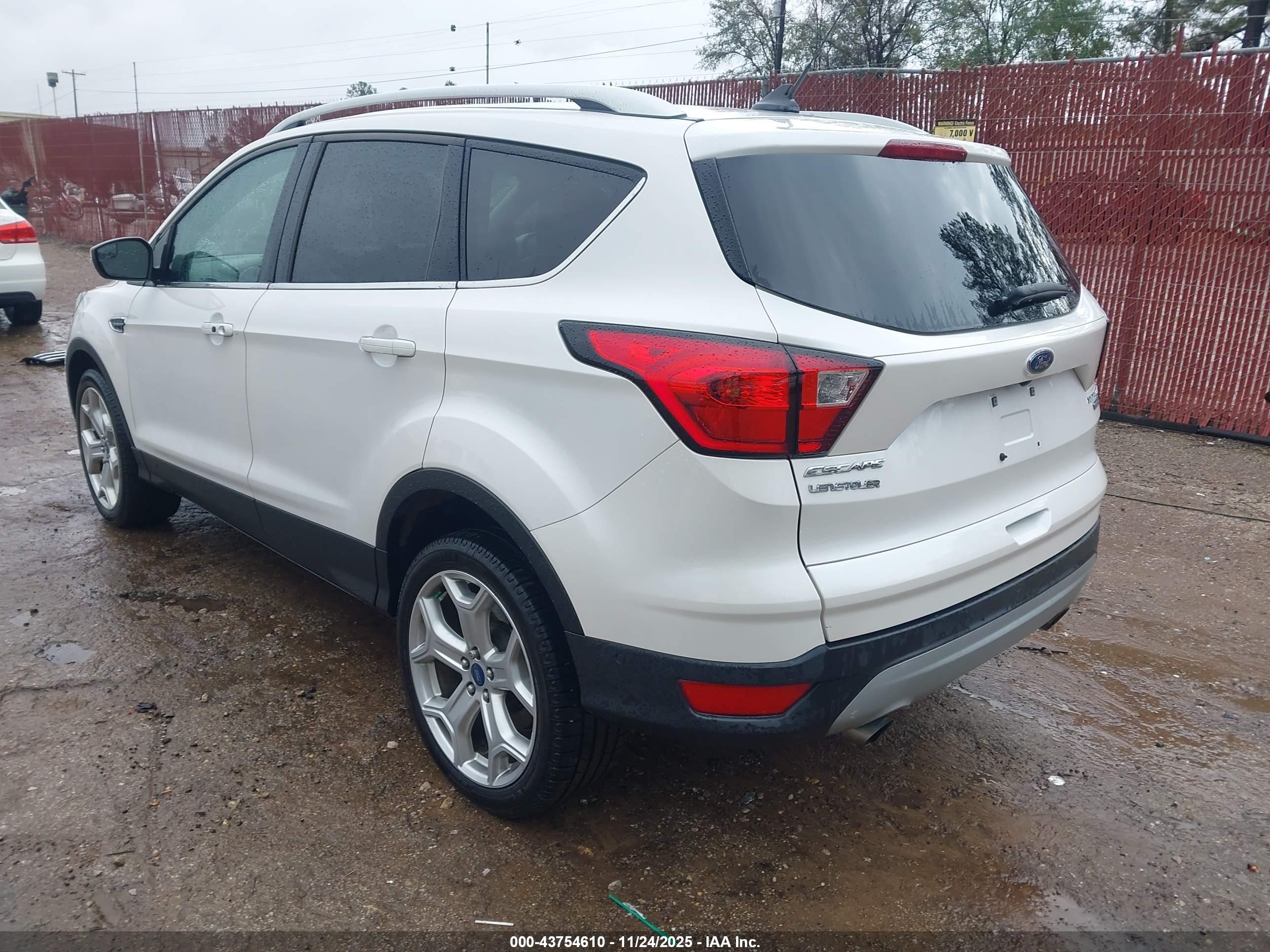 FORD ESCAPE image 3