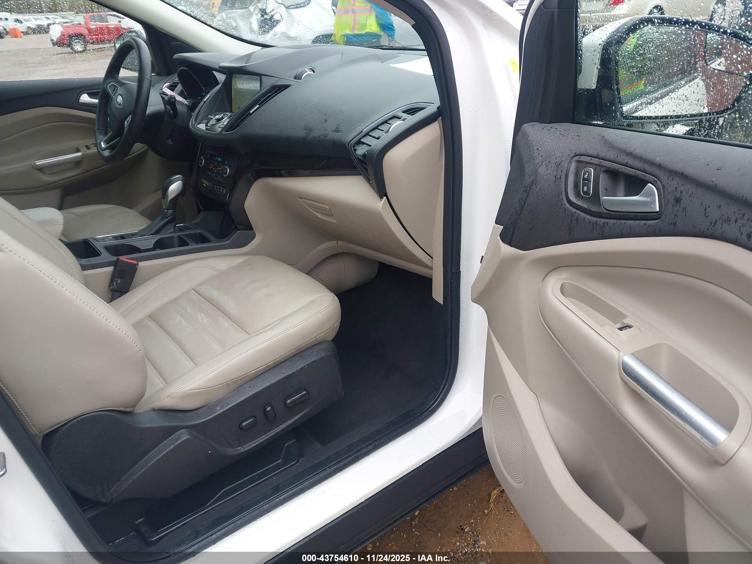 FORD ESCAPE image 5