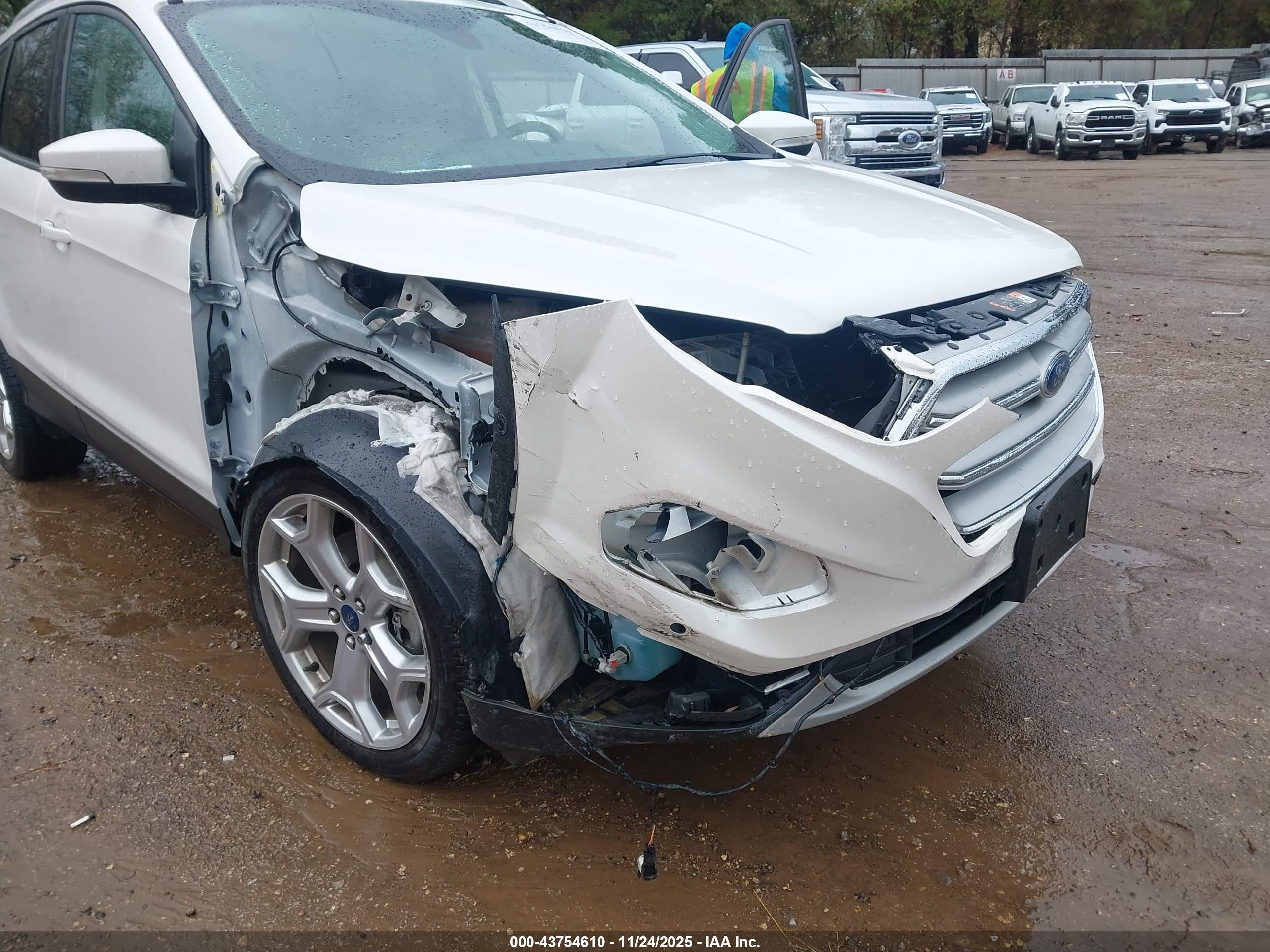 FORD ESCAPE image 6