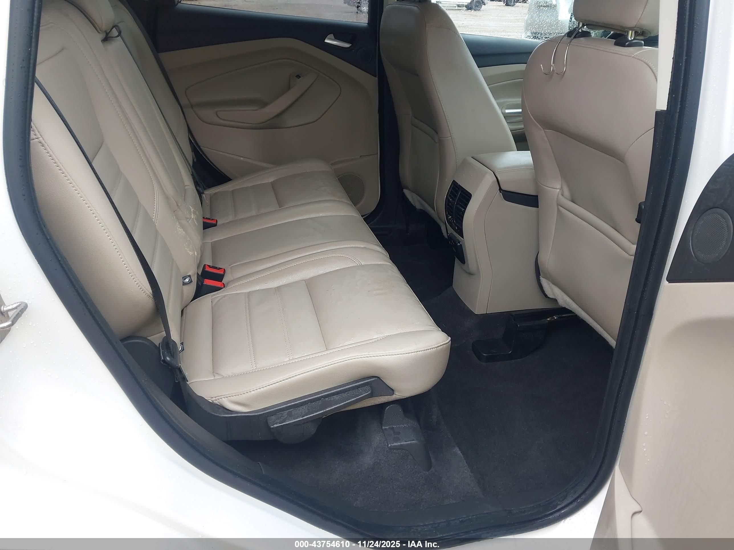 FORD ESCAPE image 8