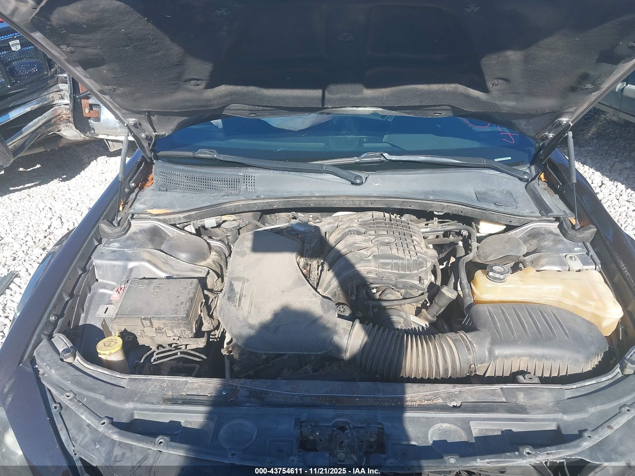 CHRYSLER 300 image 10