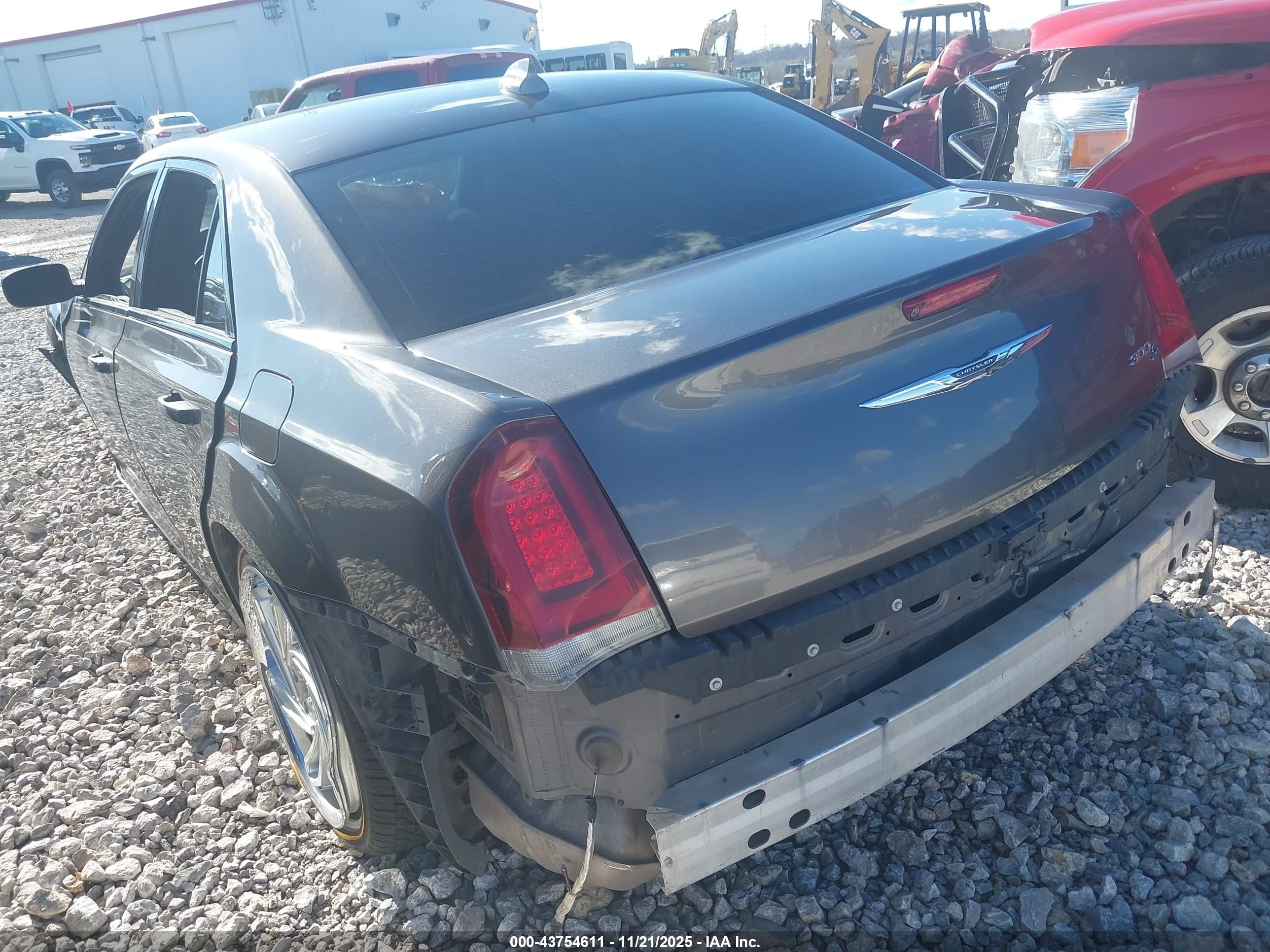 CHRYSLER 300 image 3
