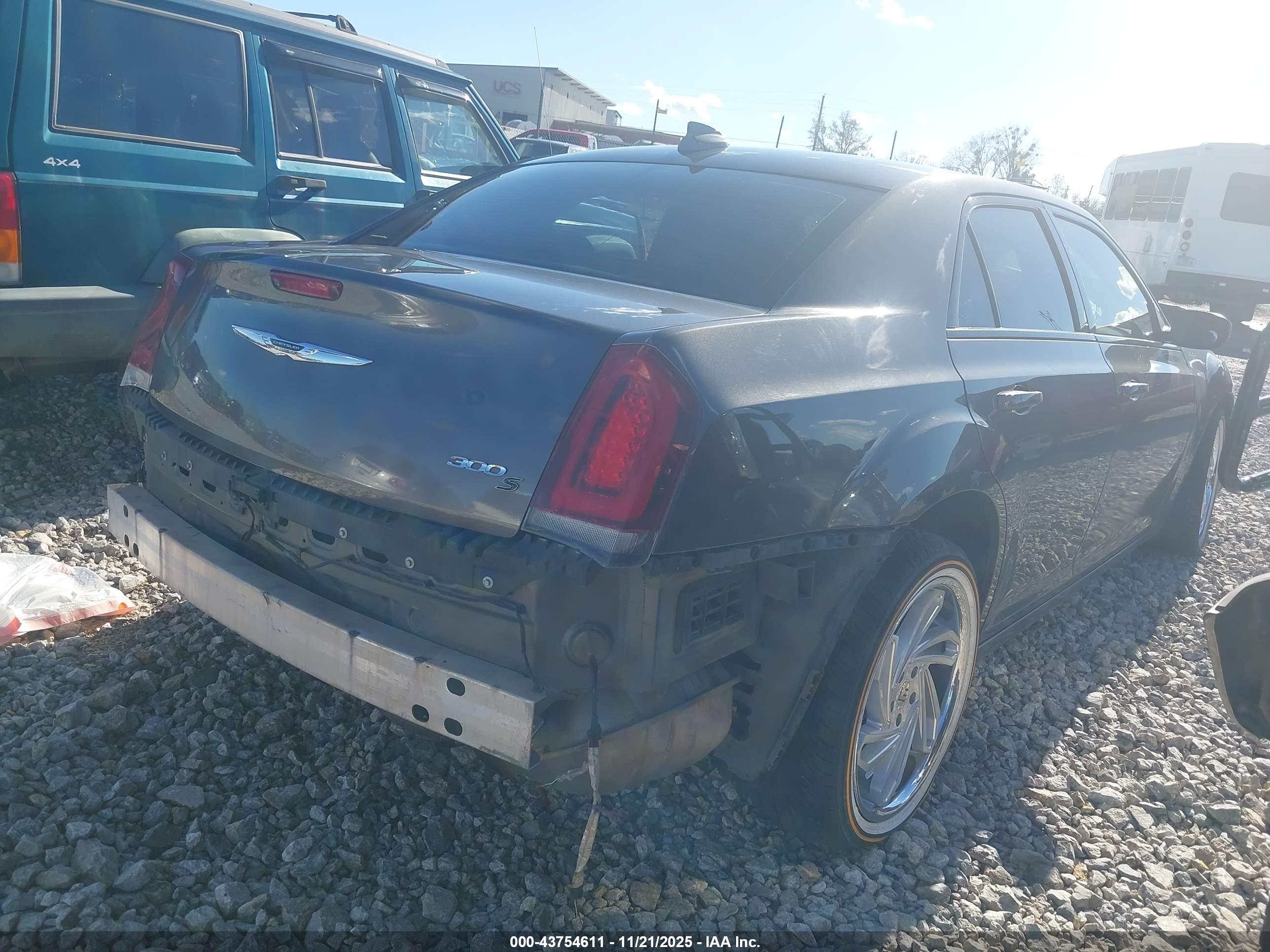 CHRYSLER 300 image 4
