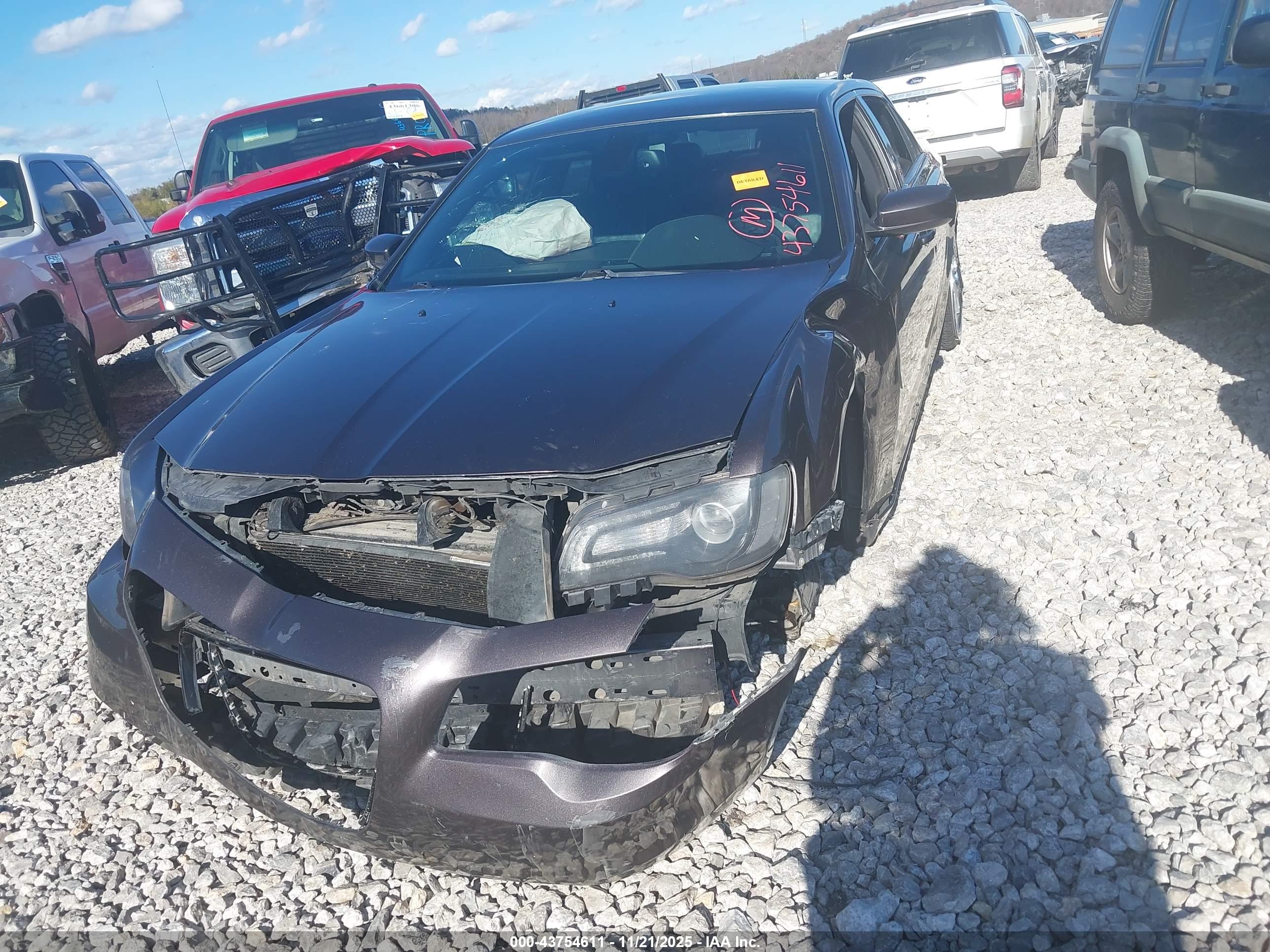 CHRYSLER 300 image 6