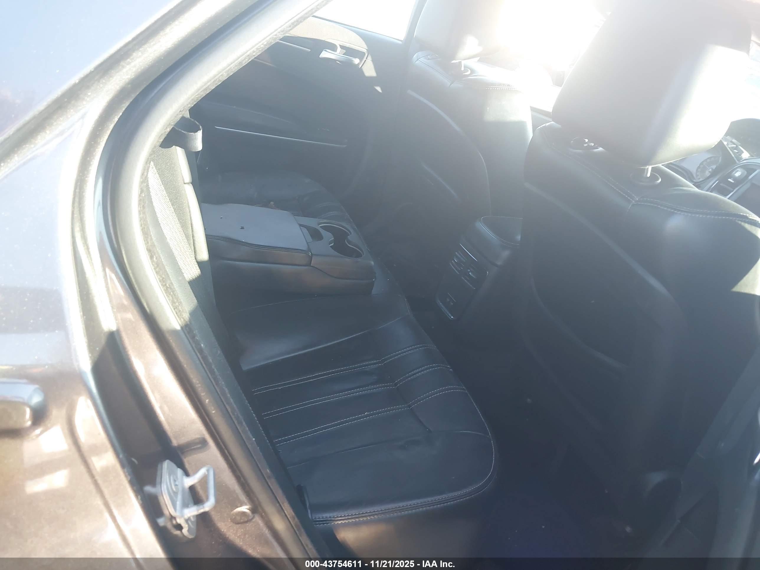 CHRYSLER 300 image 8