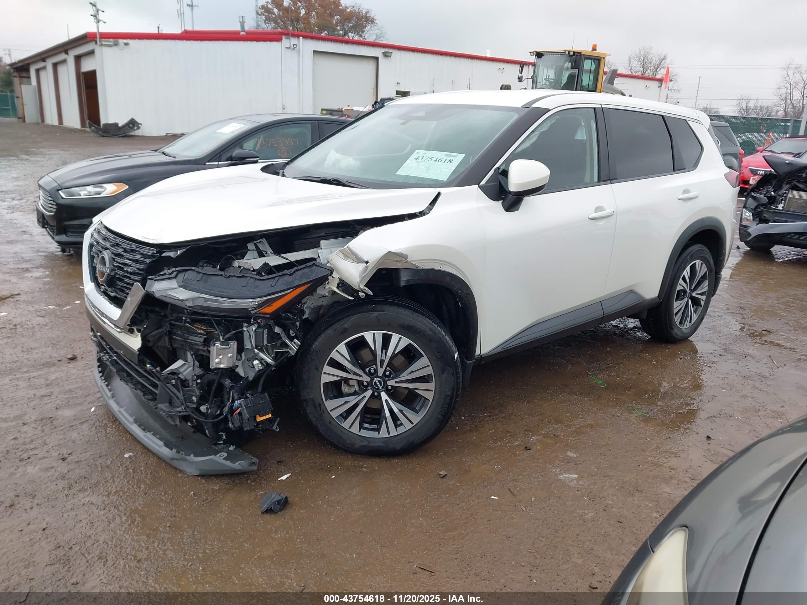 NISSAN ROGUE image 2