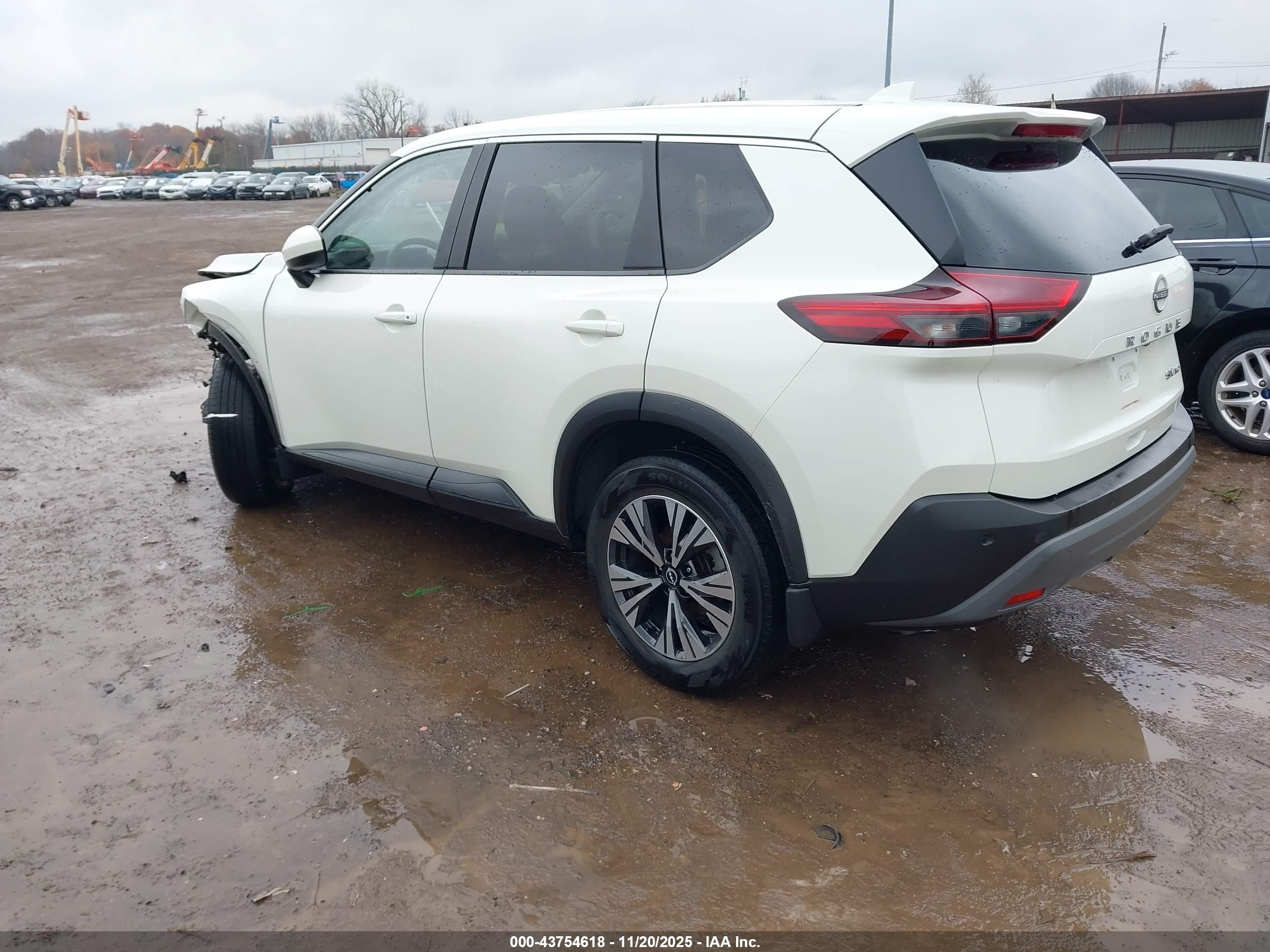 NISSAN ROGUE image 3