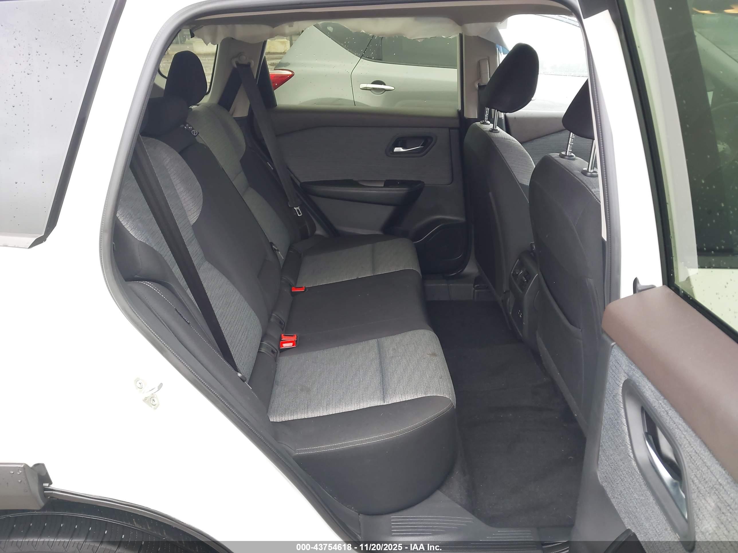 NISSAN ROGUE image 8