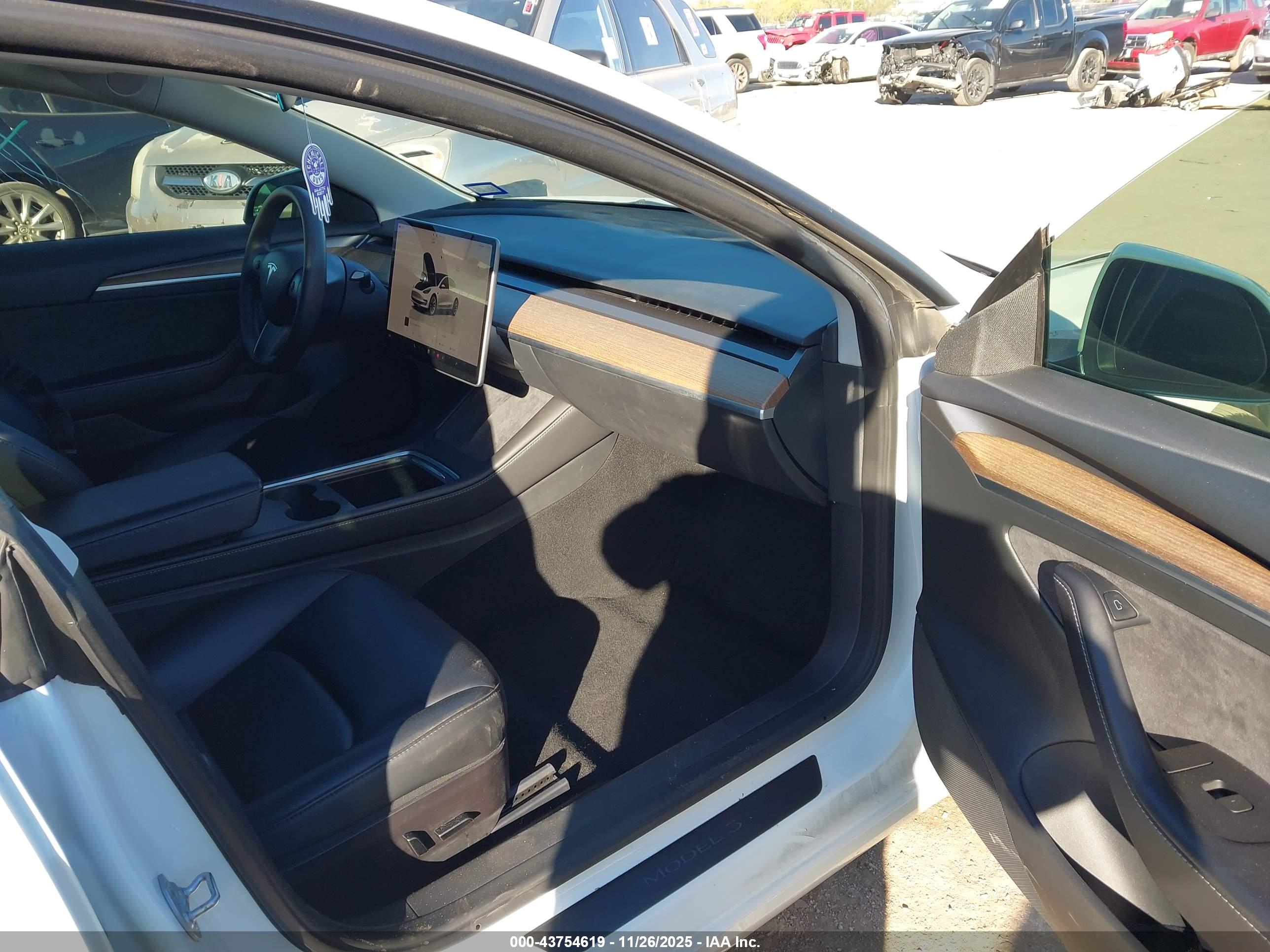 TESLA MODEL image 5