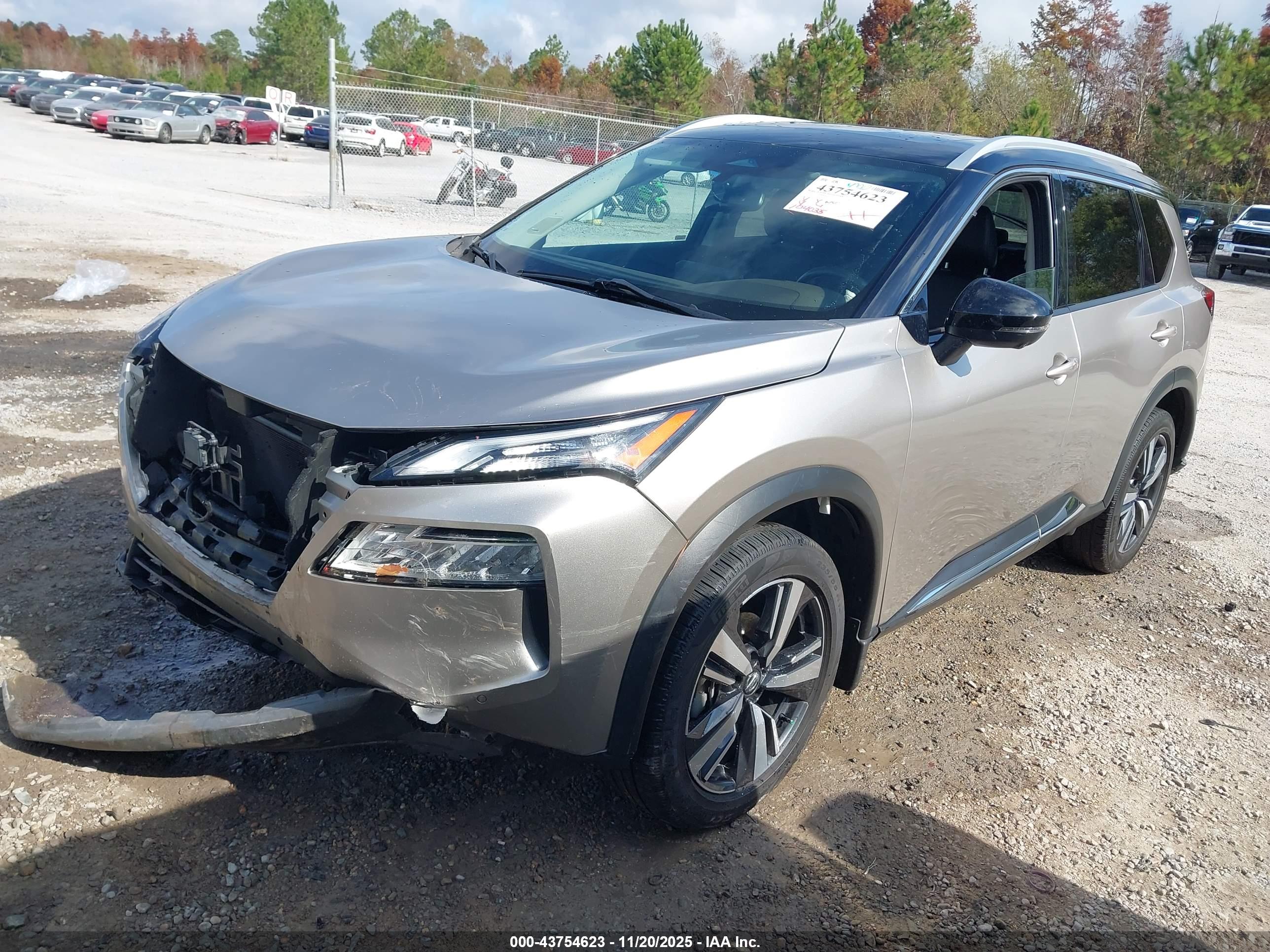 NISSAN ROGUE image 2