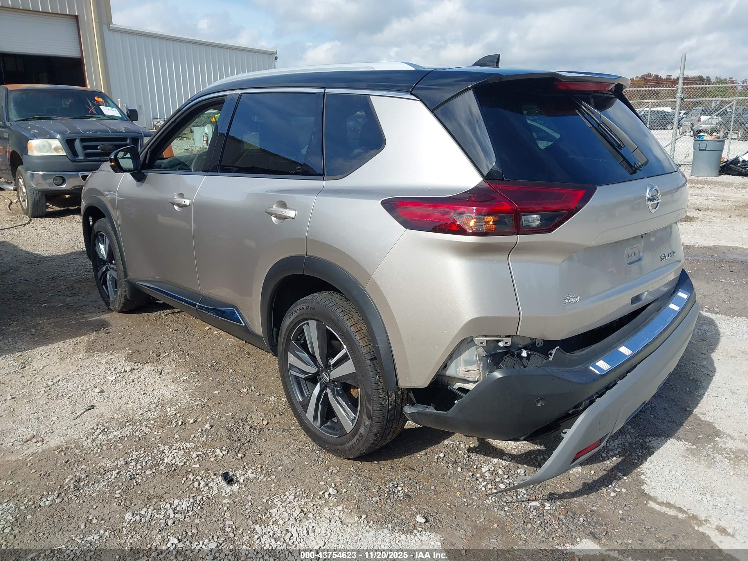NISSAN ROGUE image 3