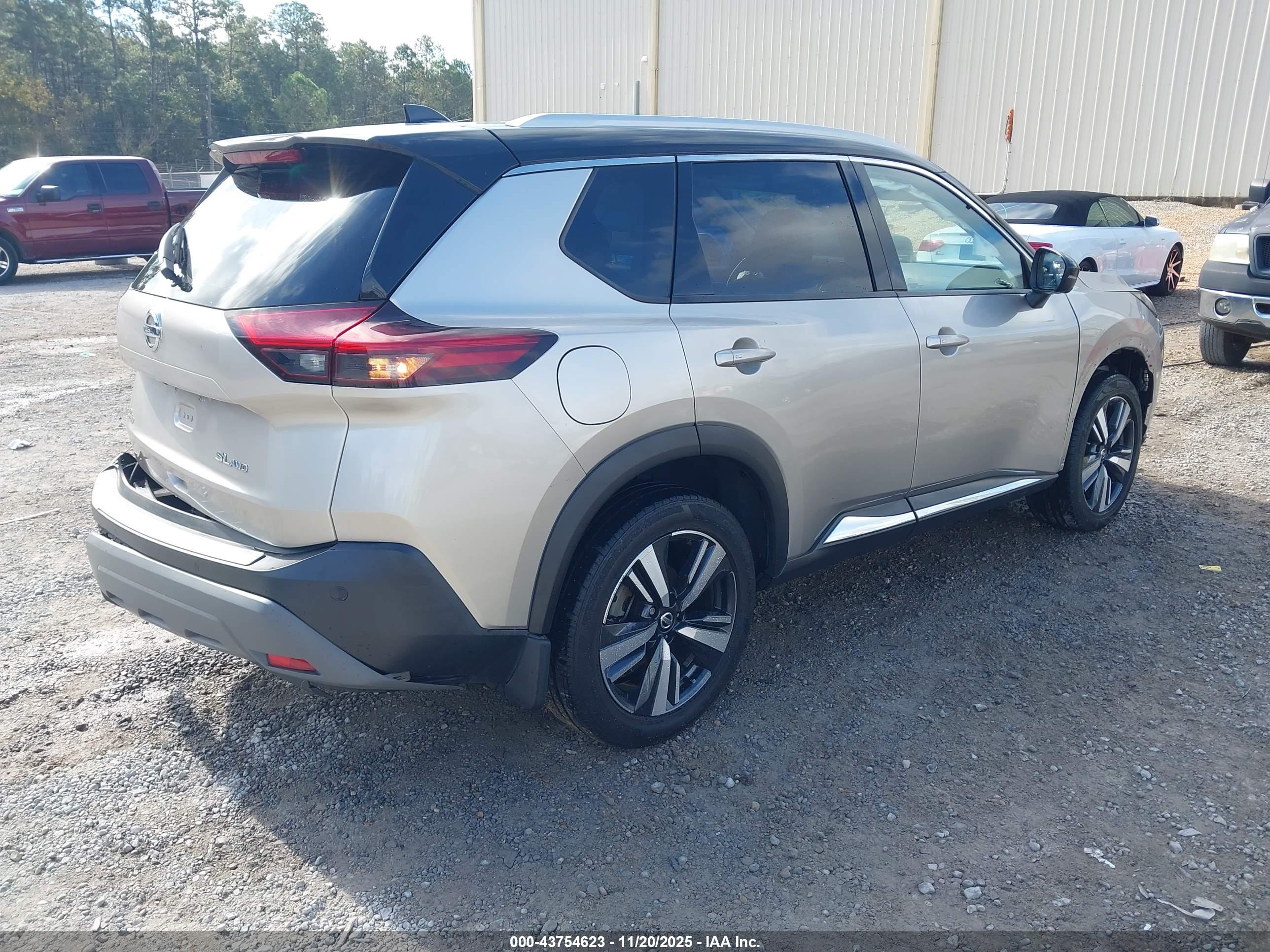 NISSAN ROGUE image 4